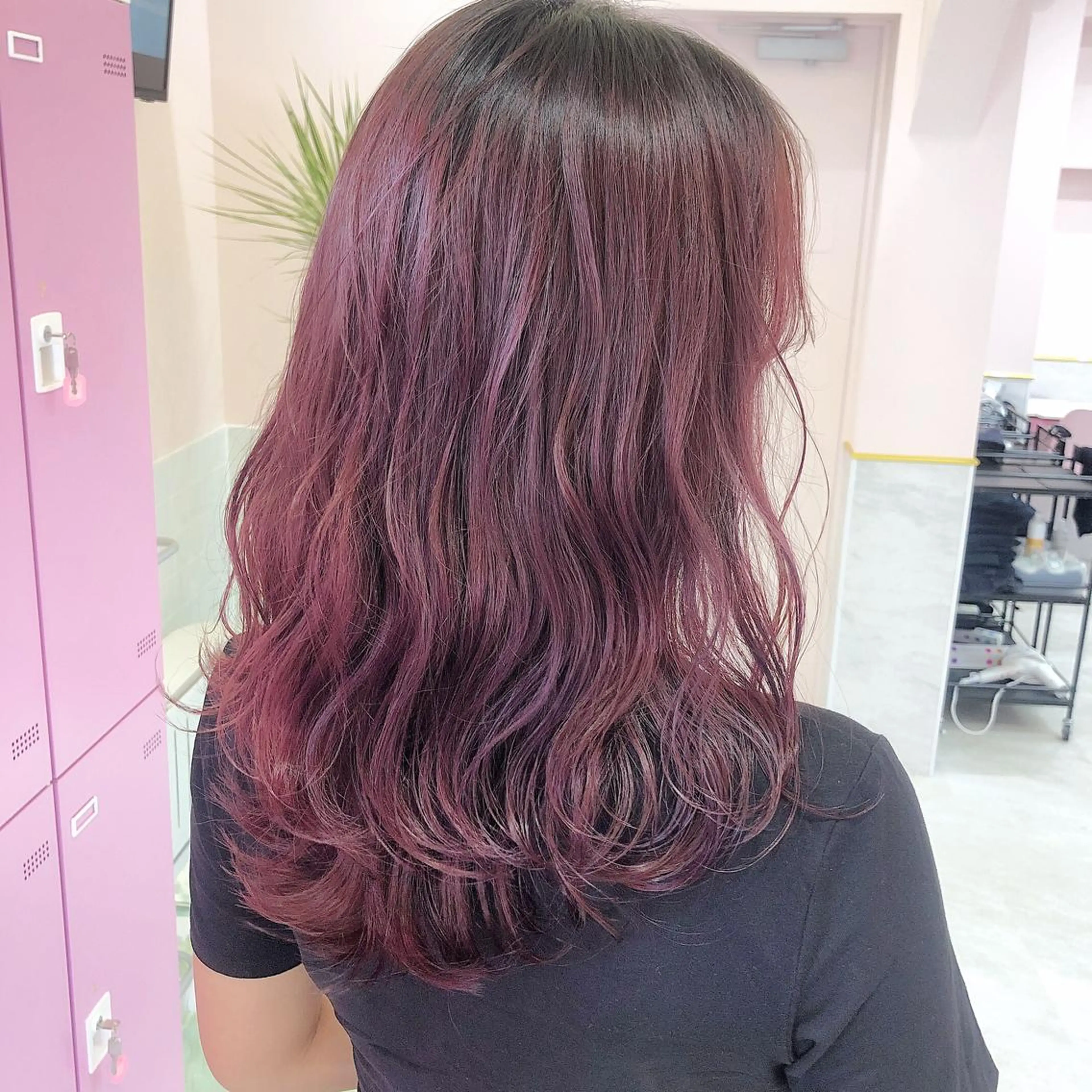 セミロング カラー ヘアアレンジ グラデーションカラー ピンクカラー レッドカラー 透明感カラー× レイヤーカット✨高梨のヘアスタイル