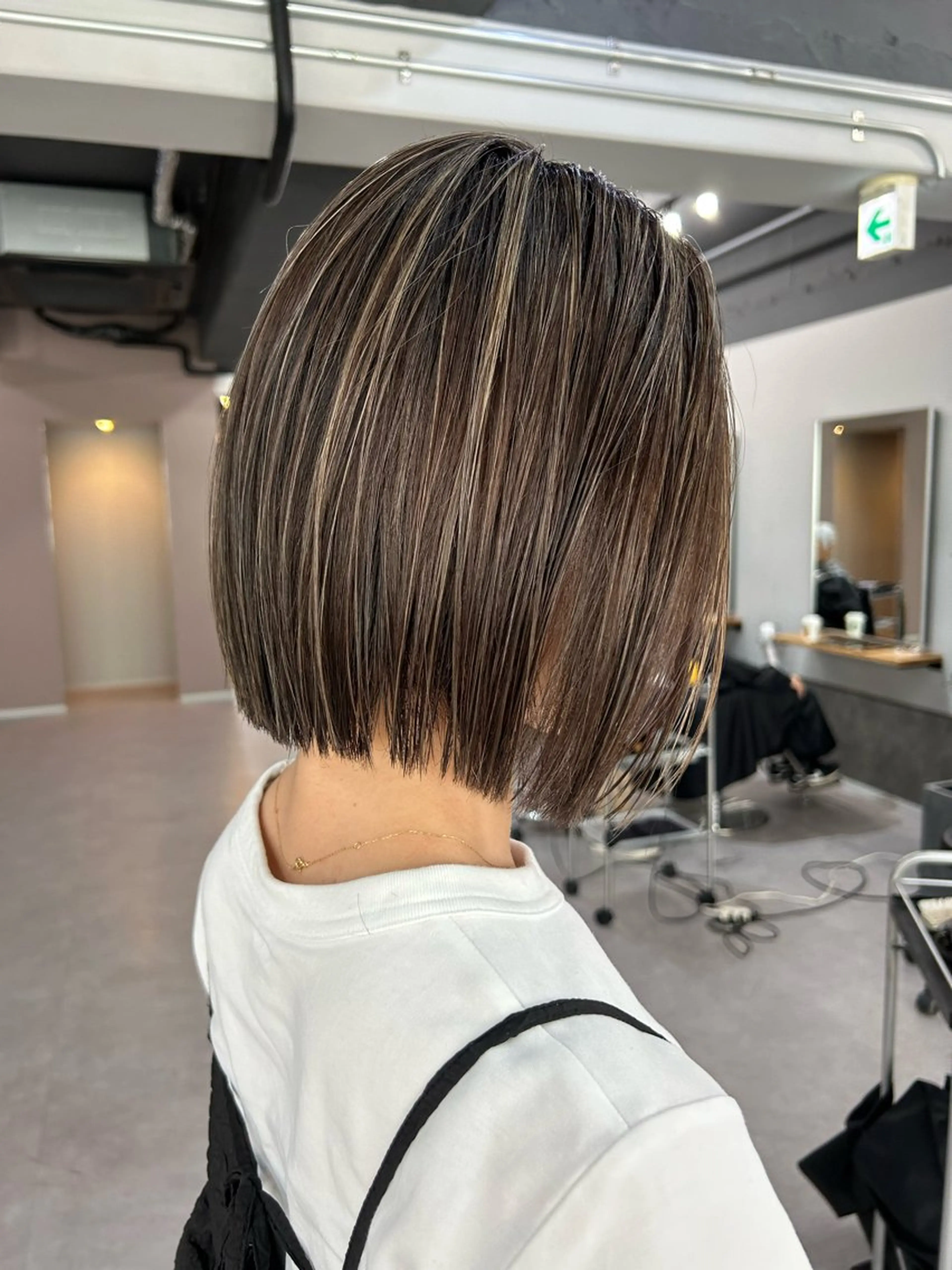 ミディアム カット ヘアカラー トリートメント ミディアムレイヤー カット/ハイライトのヘアスタイル