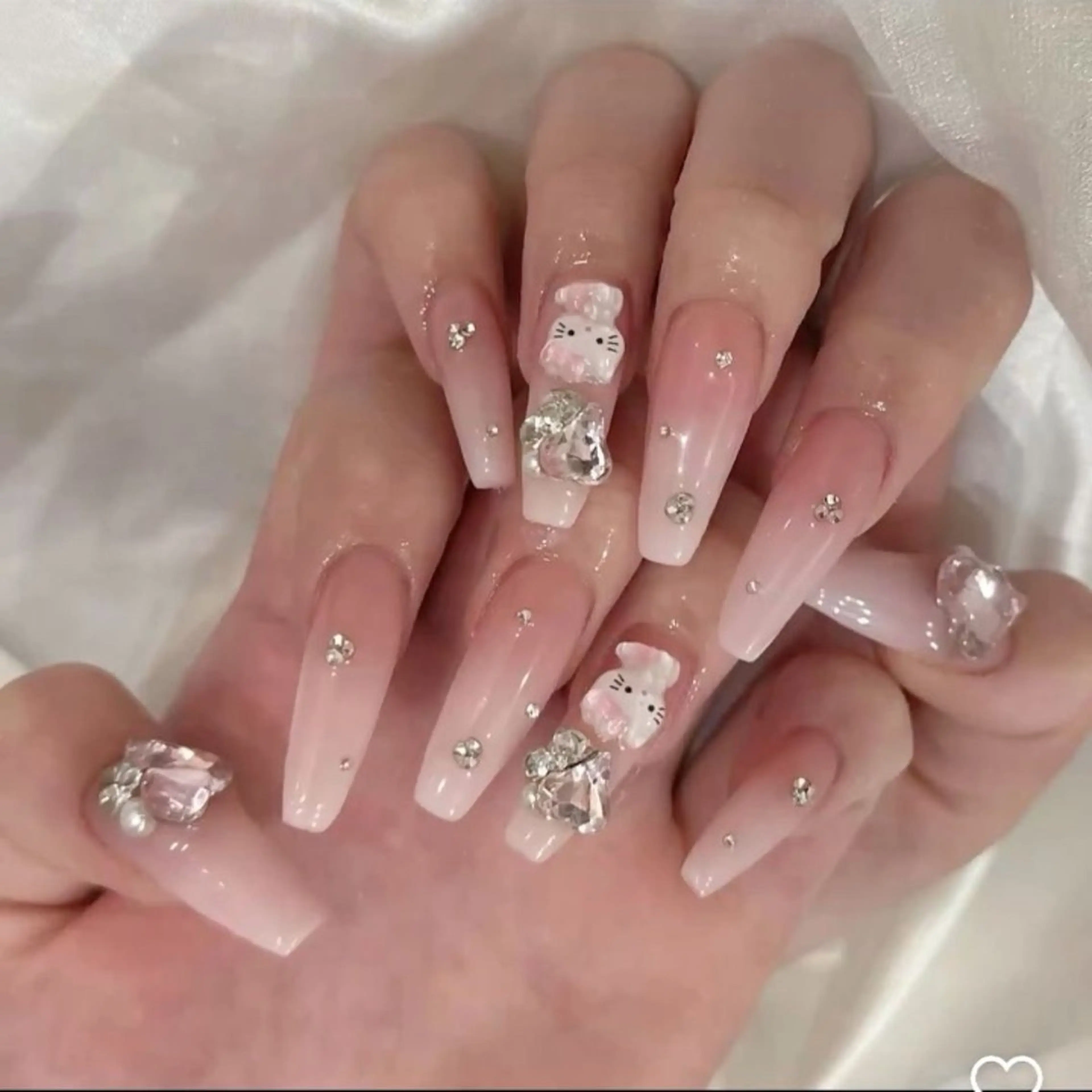カラー グラデーションカラー ピンクカラー ハンドネイル AIN Nailのネイルデザイン