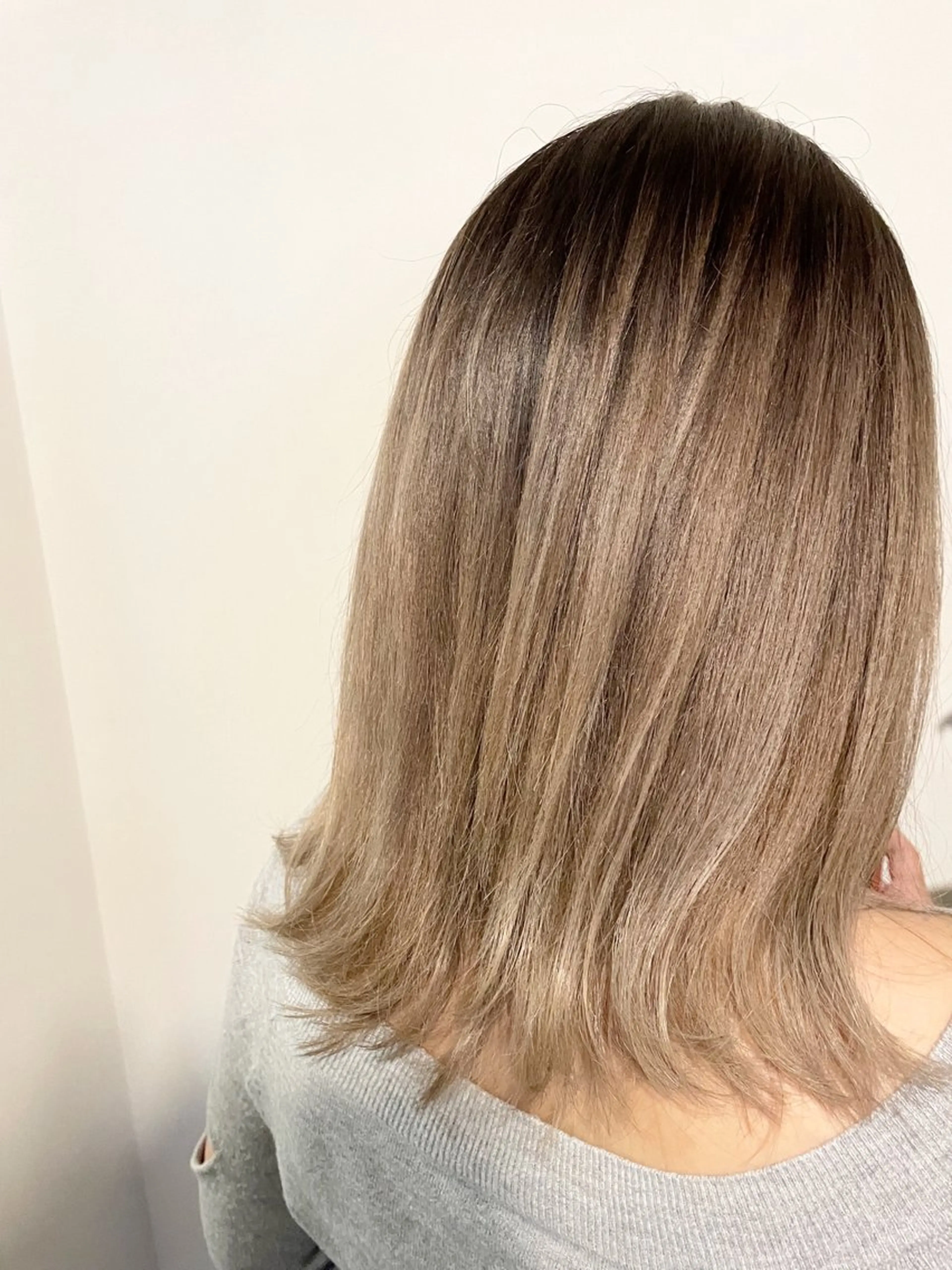 セミロング カラー バレイヤージュ ブリーチ レイヤーカット カット ヘアカラー 韓国風◎　田中 勇也のヘアスタイル