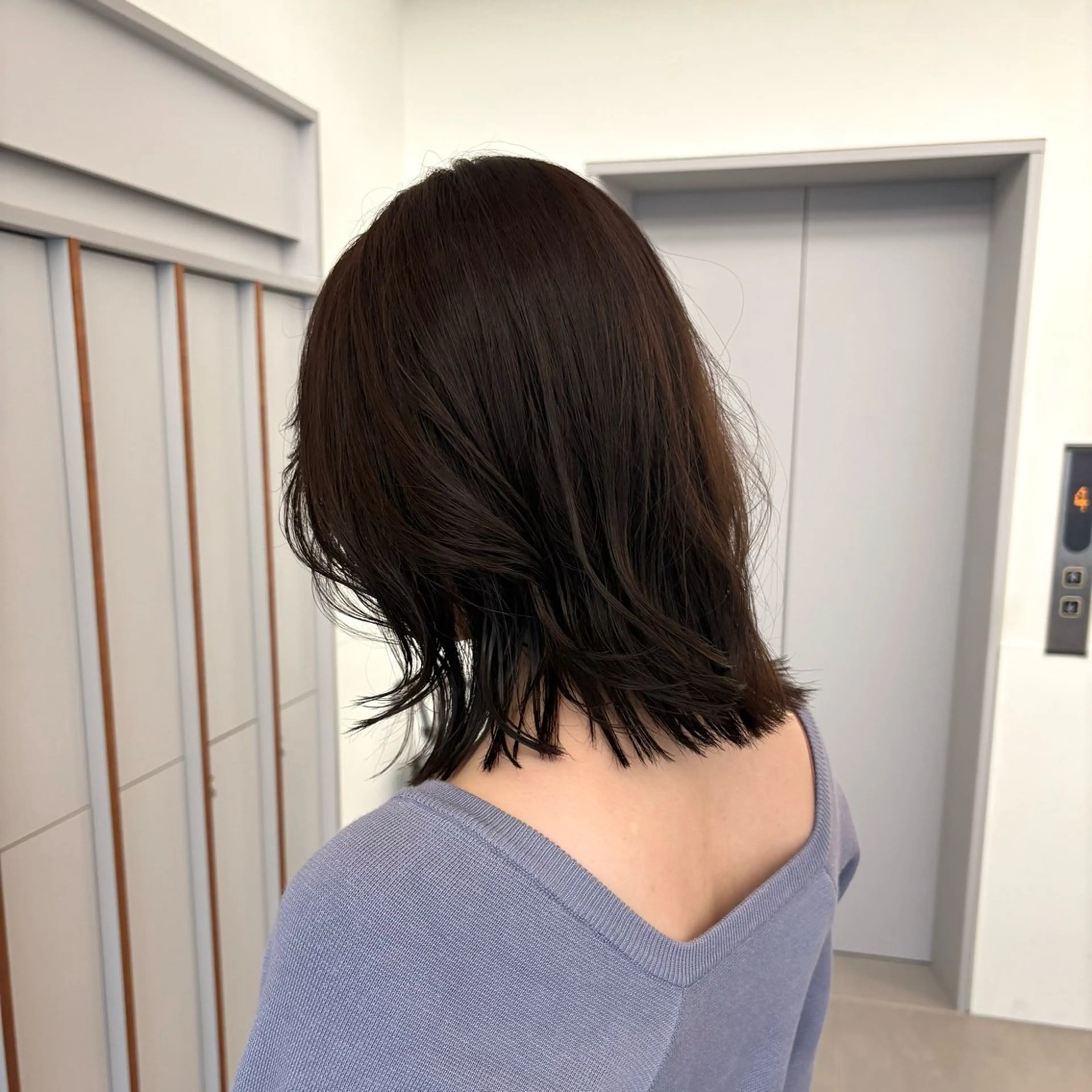 セミロング カット ヘアカラー 💡レイヤーカット/ グレージュ松本隼人のヘアスタイル