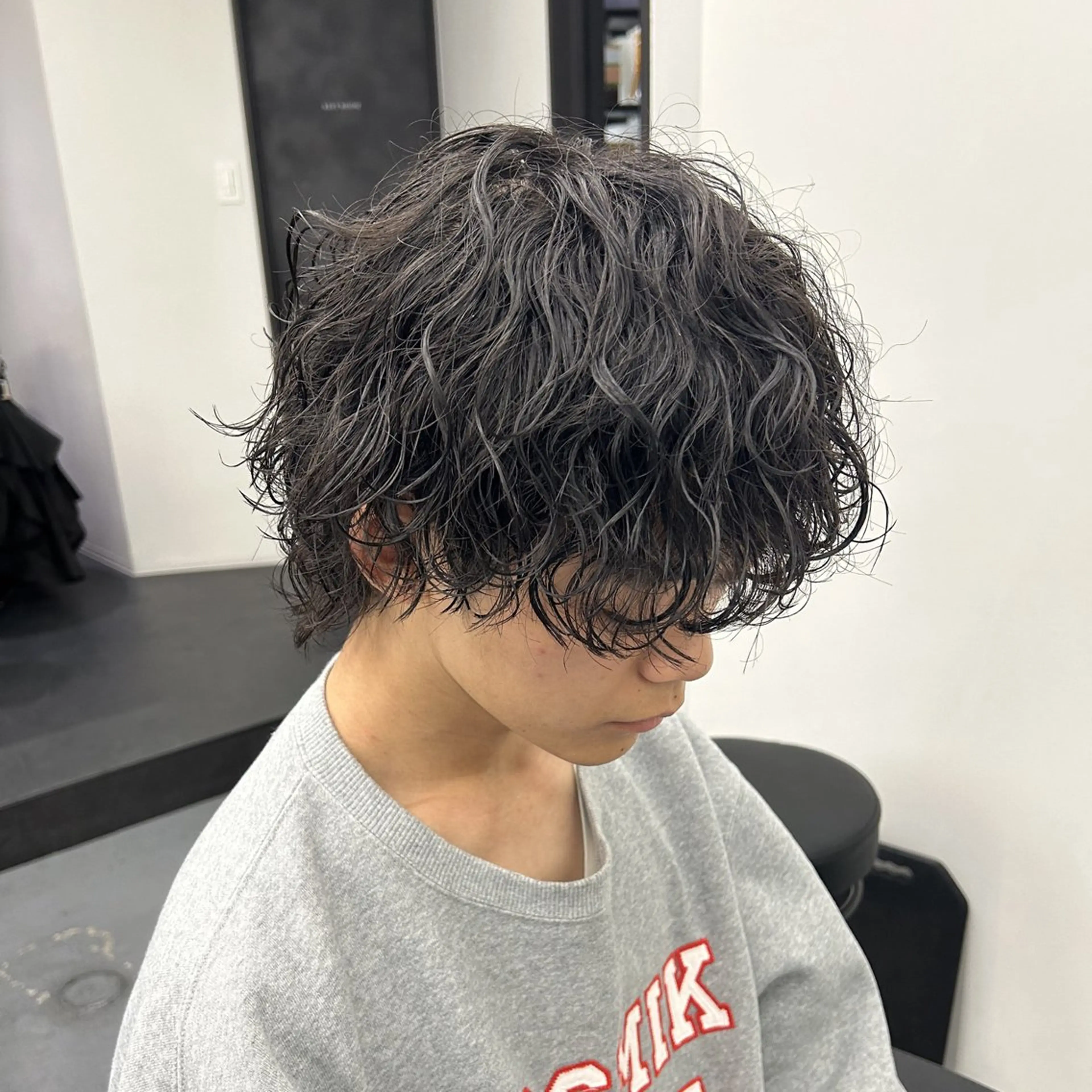 ミディアム パーマ メンズ 波巻きパーマ メンズウルフカット ウルフカット カット パーマ &Maison MICHIYAのヘアスタイル