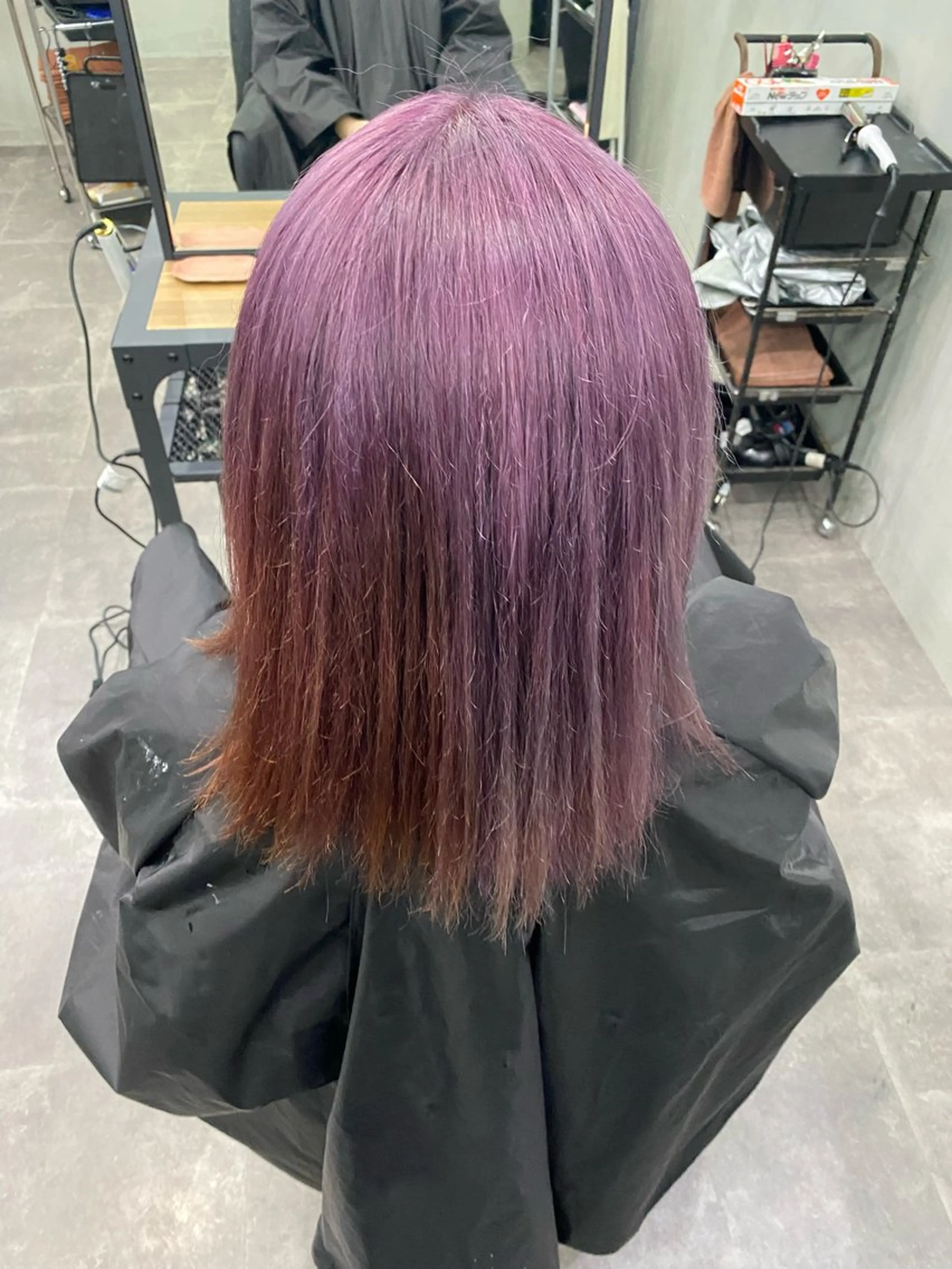 ミディアム カラー ブリーチ ラベンダーカラー ピンクカラー ピンクラベンダー ツートーンカラー yui/パーマ/ メンズカットのヘアスタイル