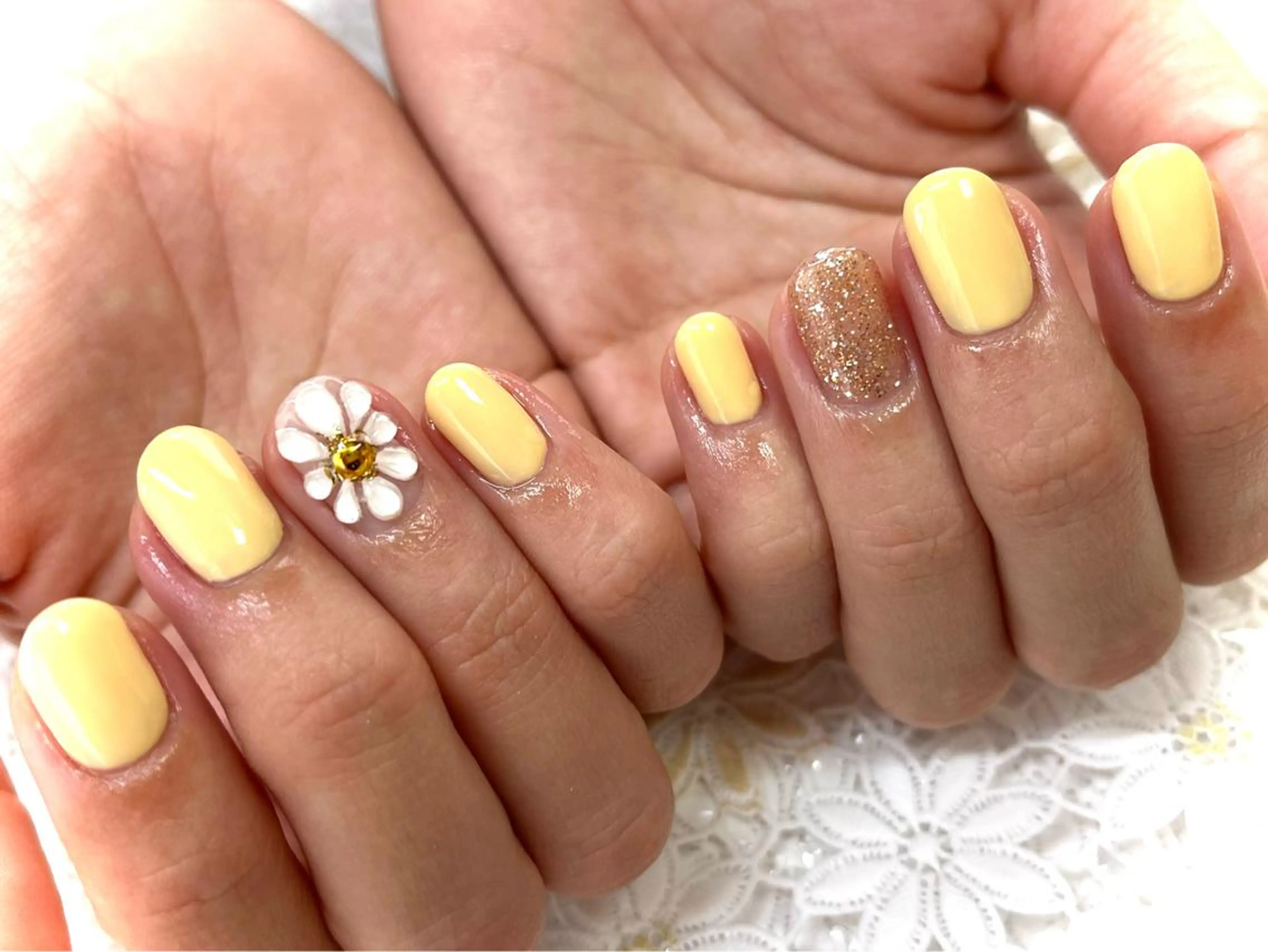 ネイル 成人式 フラワーネイル ジェルネイル キラキラネイル 韓国ネイル ハンドネイル nails' it...のネイルデザイン