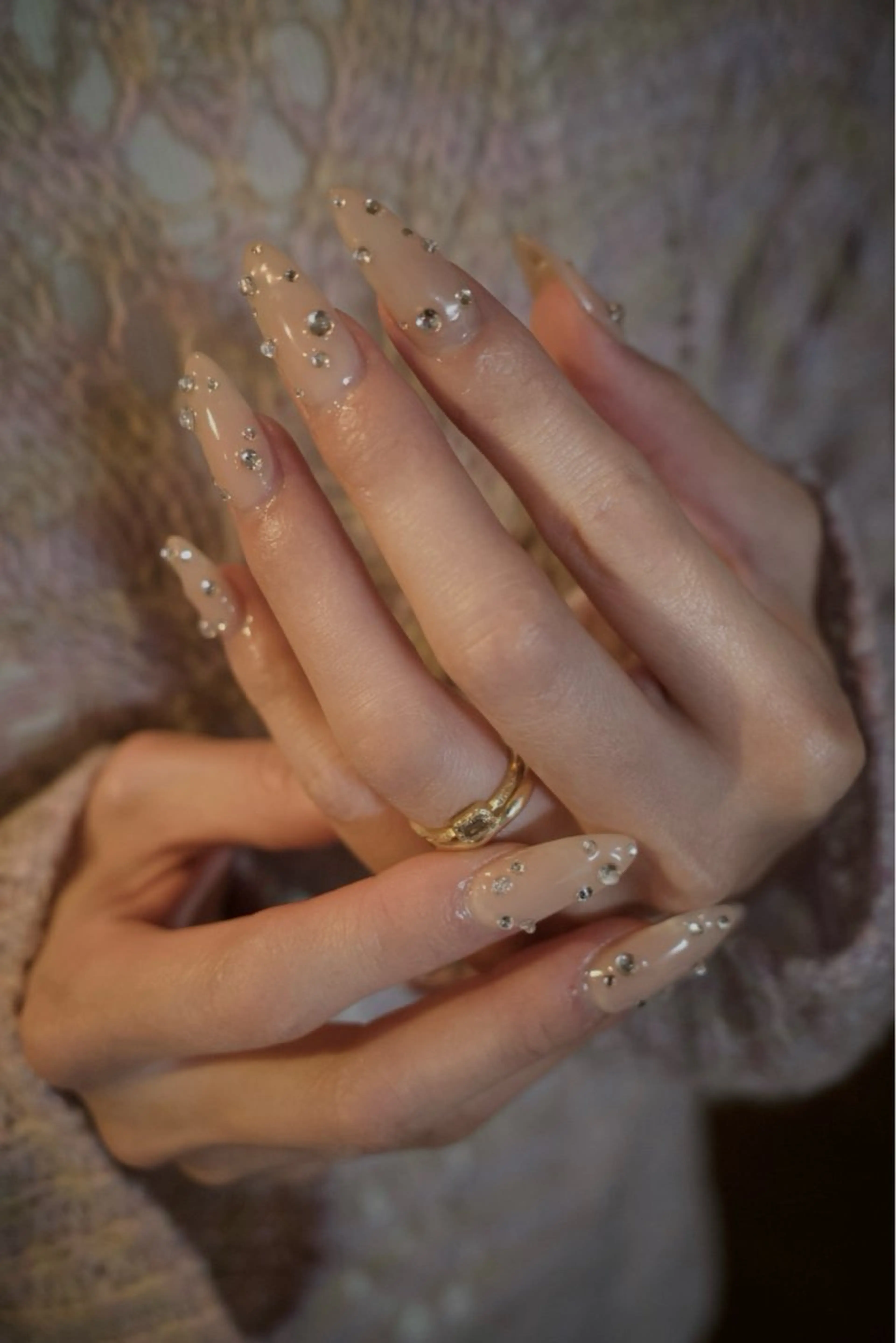 ネイル anyora nail salon所属・大人ワンホン キラキラ／Ayanoのネイルデザイン