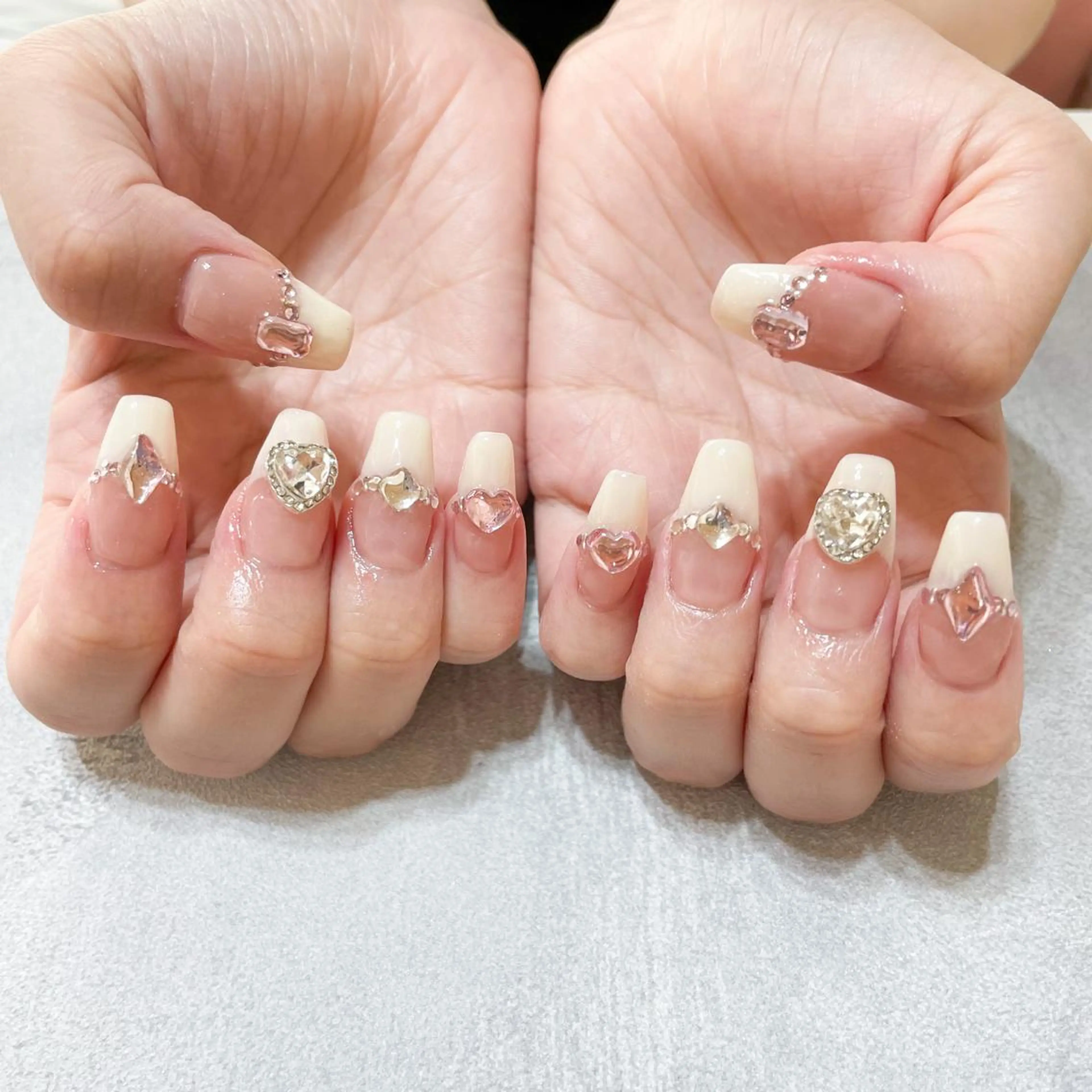 ネイル ハンドネイル ゴテゴテ💙ワンホン リオナのネイルデザイン