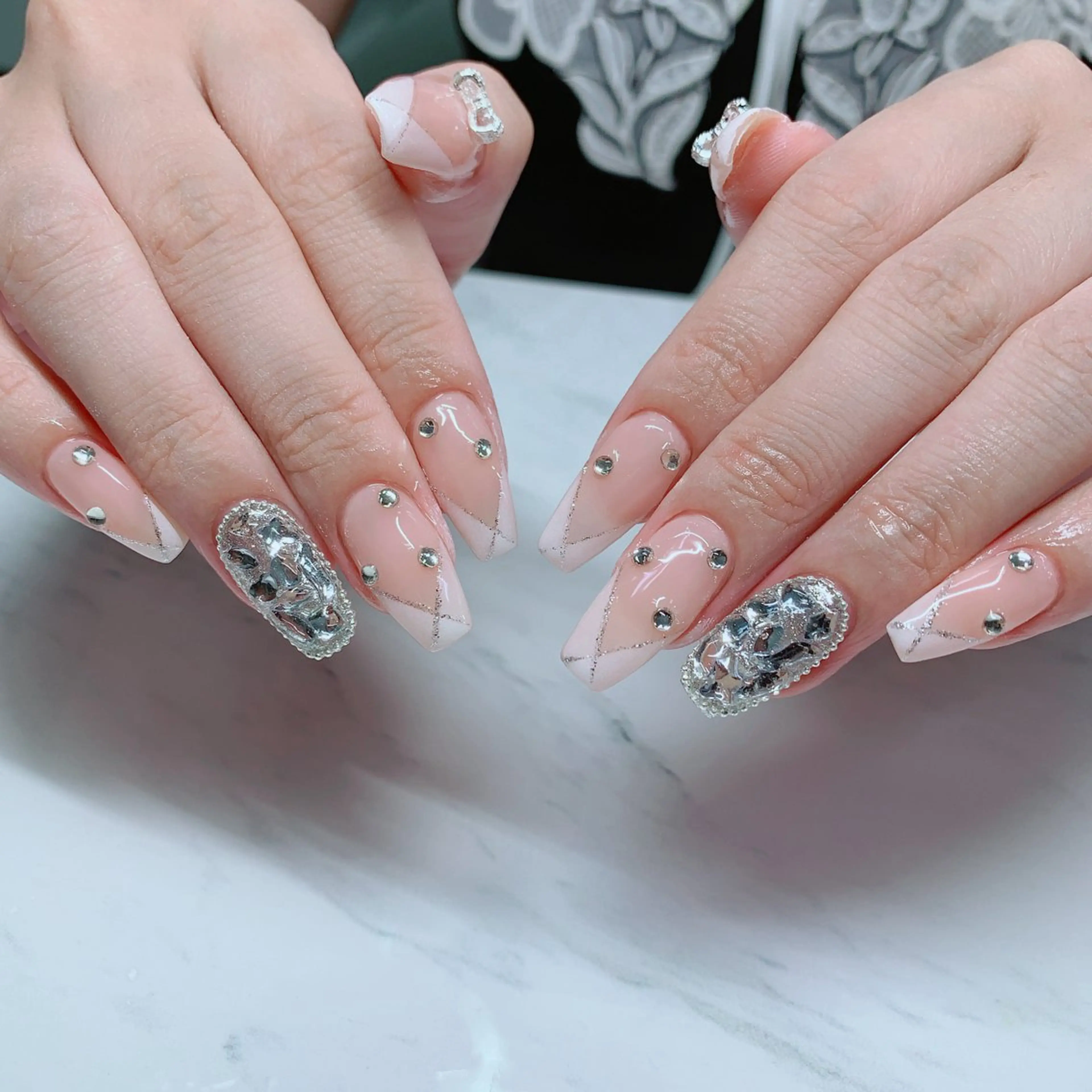 ネイル アートネイル クリアネイル フラッシュネイル フットネイル フレンチネイル ハンドネイル インフィニティ ネイルサロンのネイルデザイン