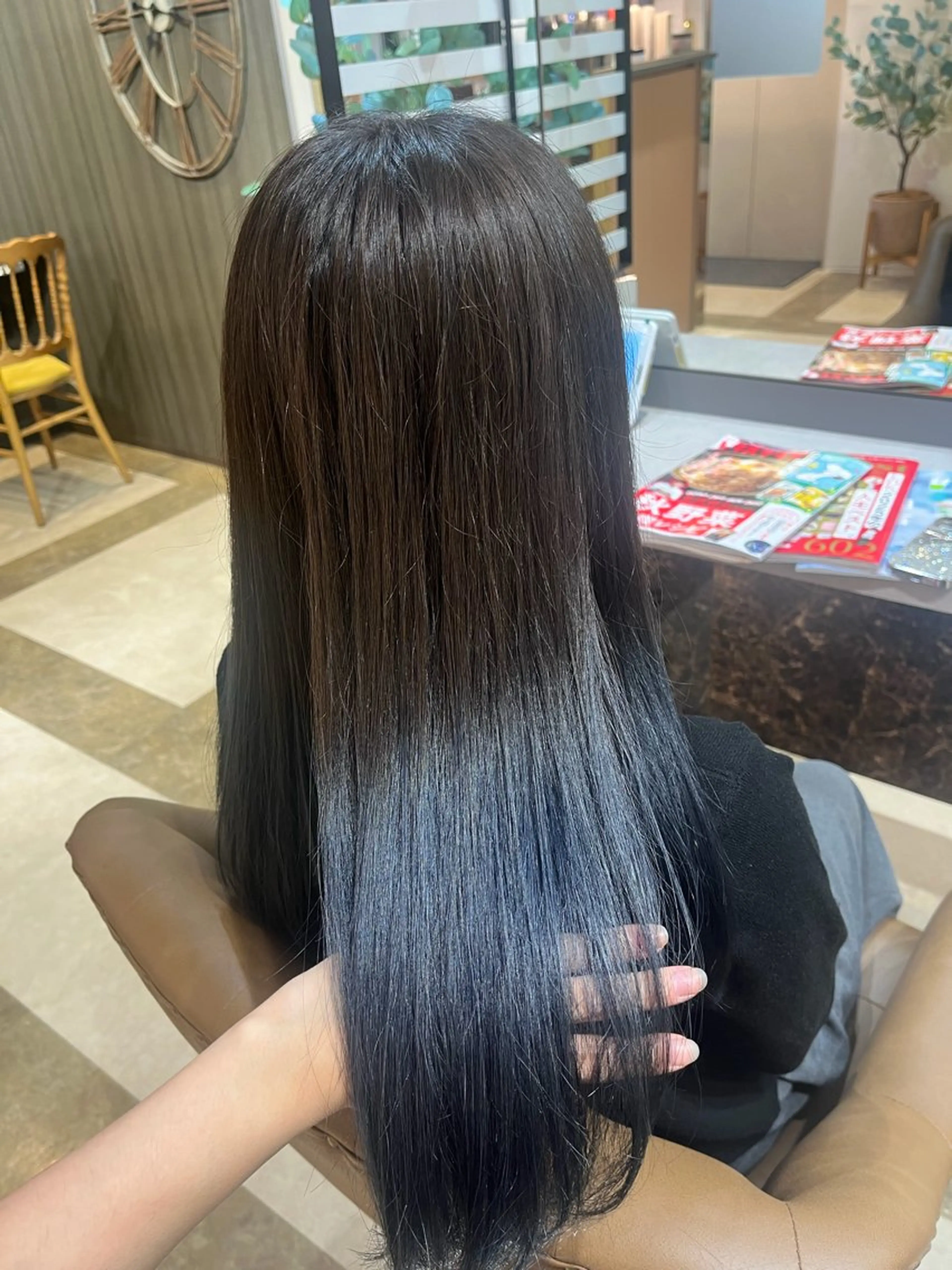 ロング カラー ブルーカラー グラデーションカラー 鳥見 若菜のヘアスタイル