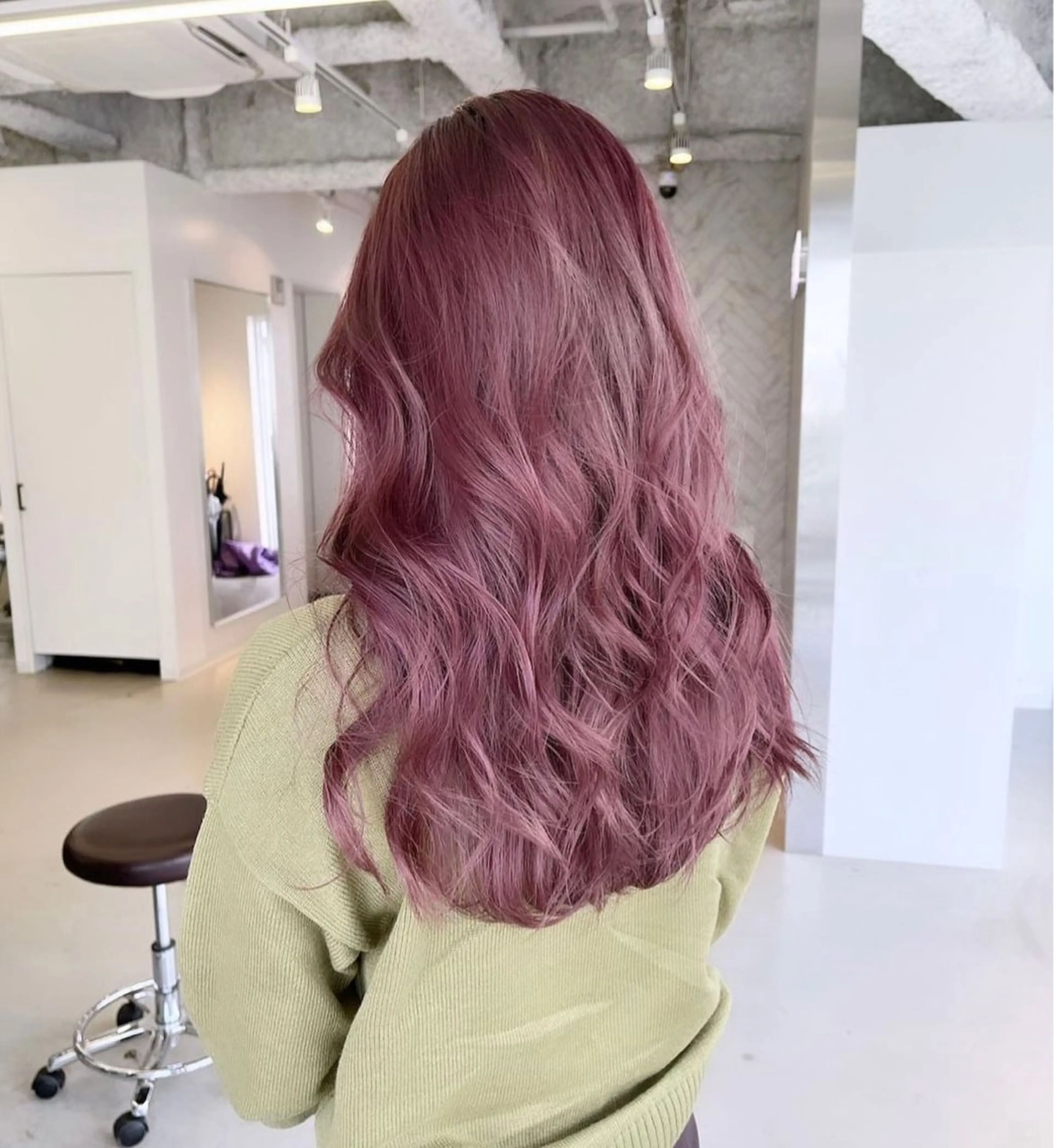 セミロング karin🪩海外風 バタフライカットのヘアスタイル