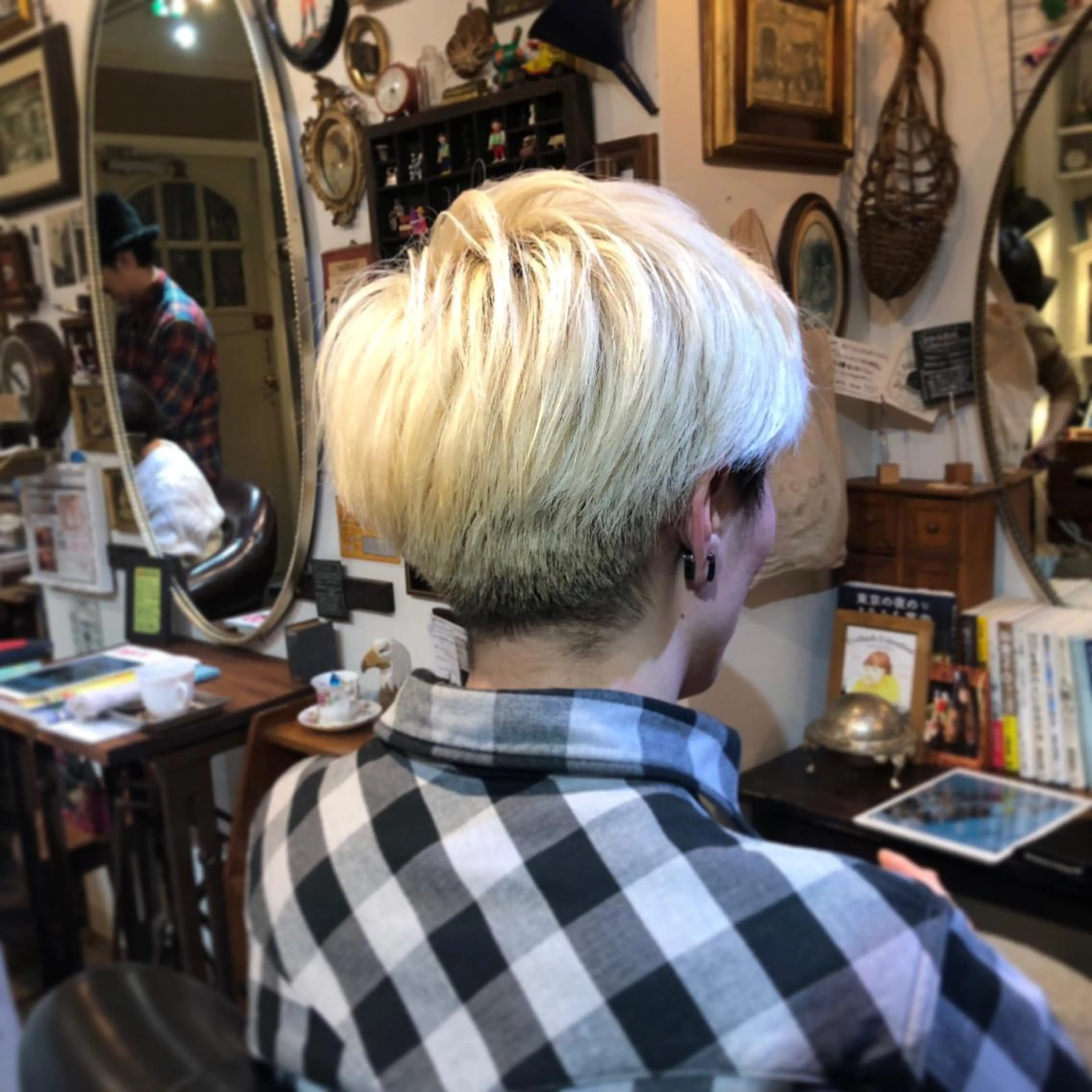 ショート カラー メンズ メンズブリーチ ブリーチ BRITS 渡辺 菜々子のヘアスタイル
