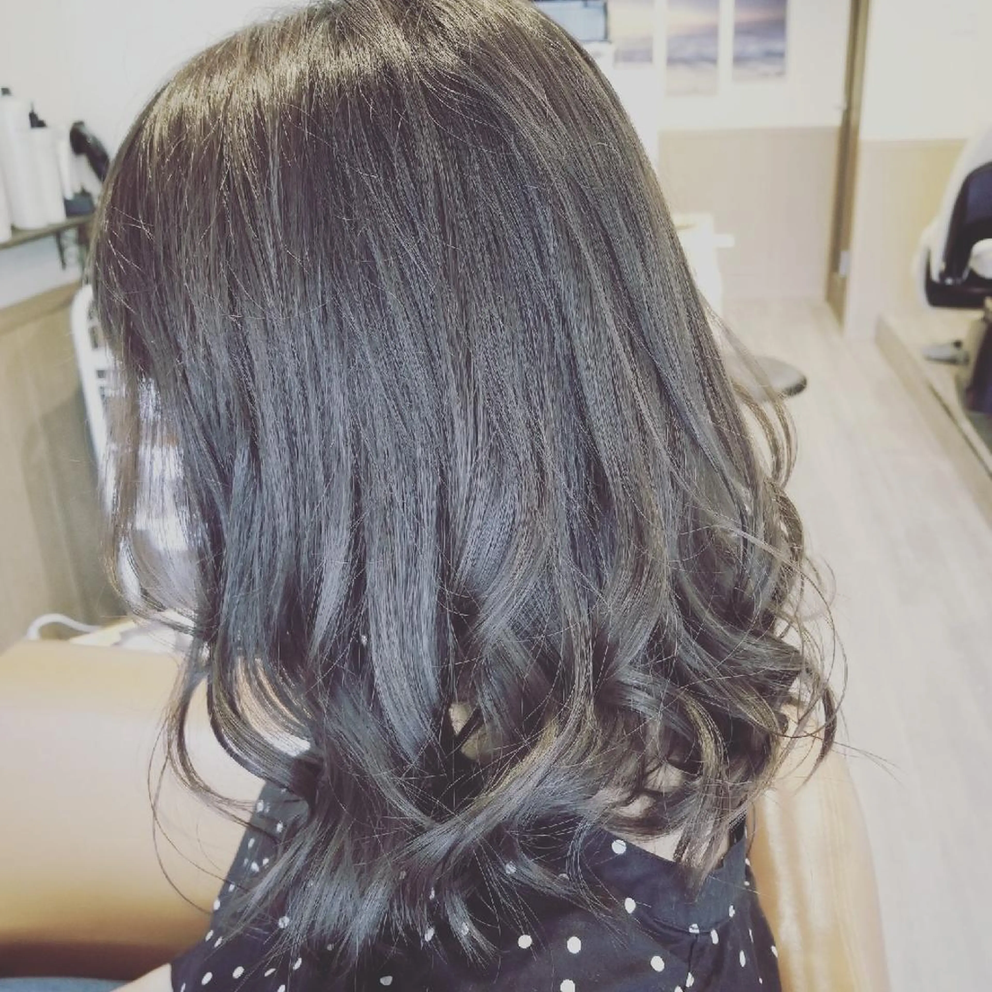ミディアム カラー アディクシーカラー ブリーチ ハイトーンカラー イルミナカラー ブリーチなしカラー カット 縮毛矯正 spa hair  ark 富井直美のヘアスタイル
