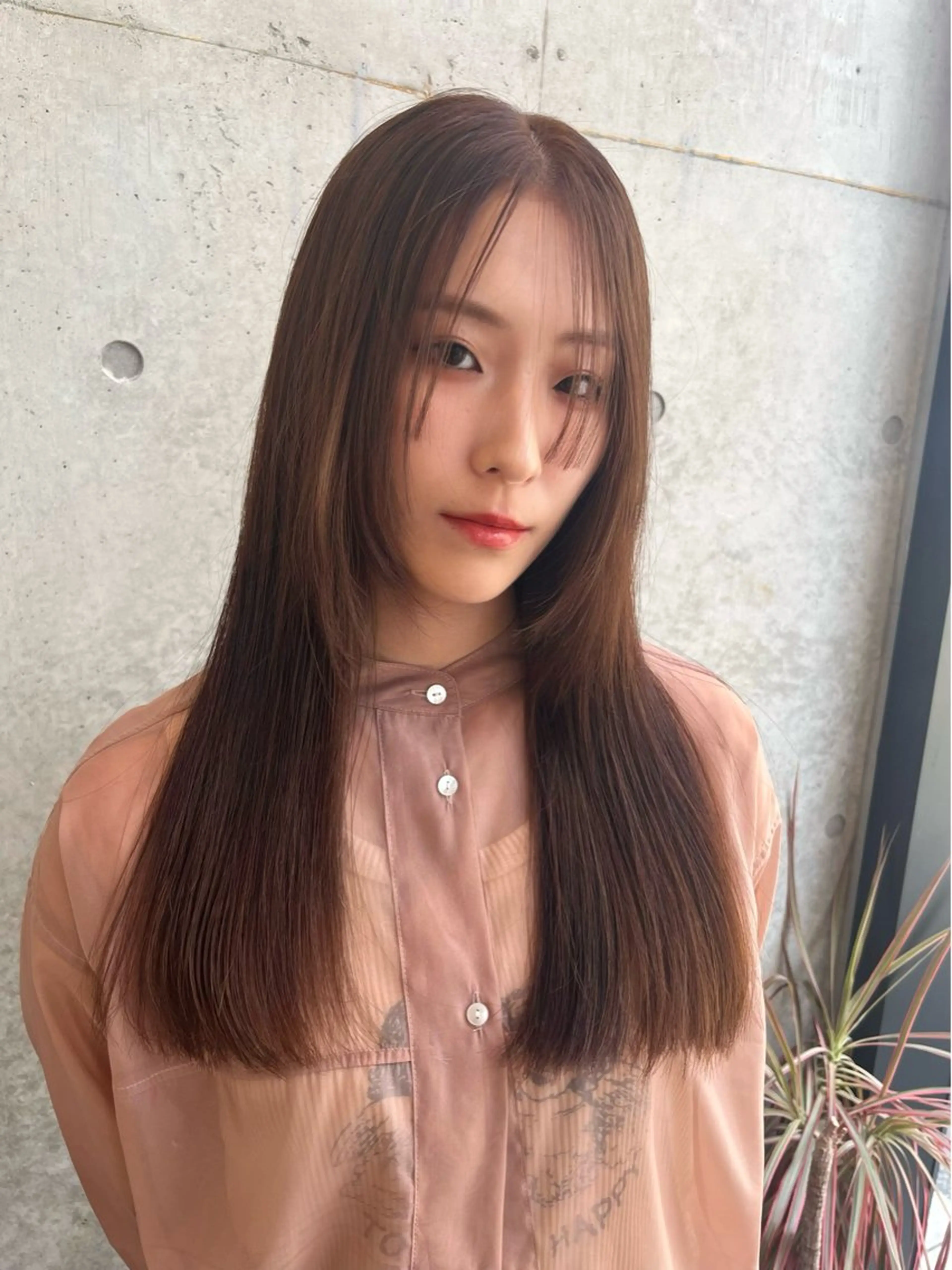 セミロング カラー レイヤーカット/ 酸性ストレート梅田のヘアスタイル