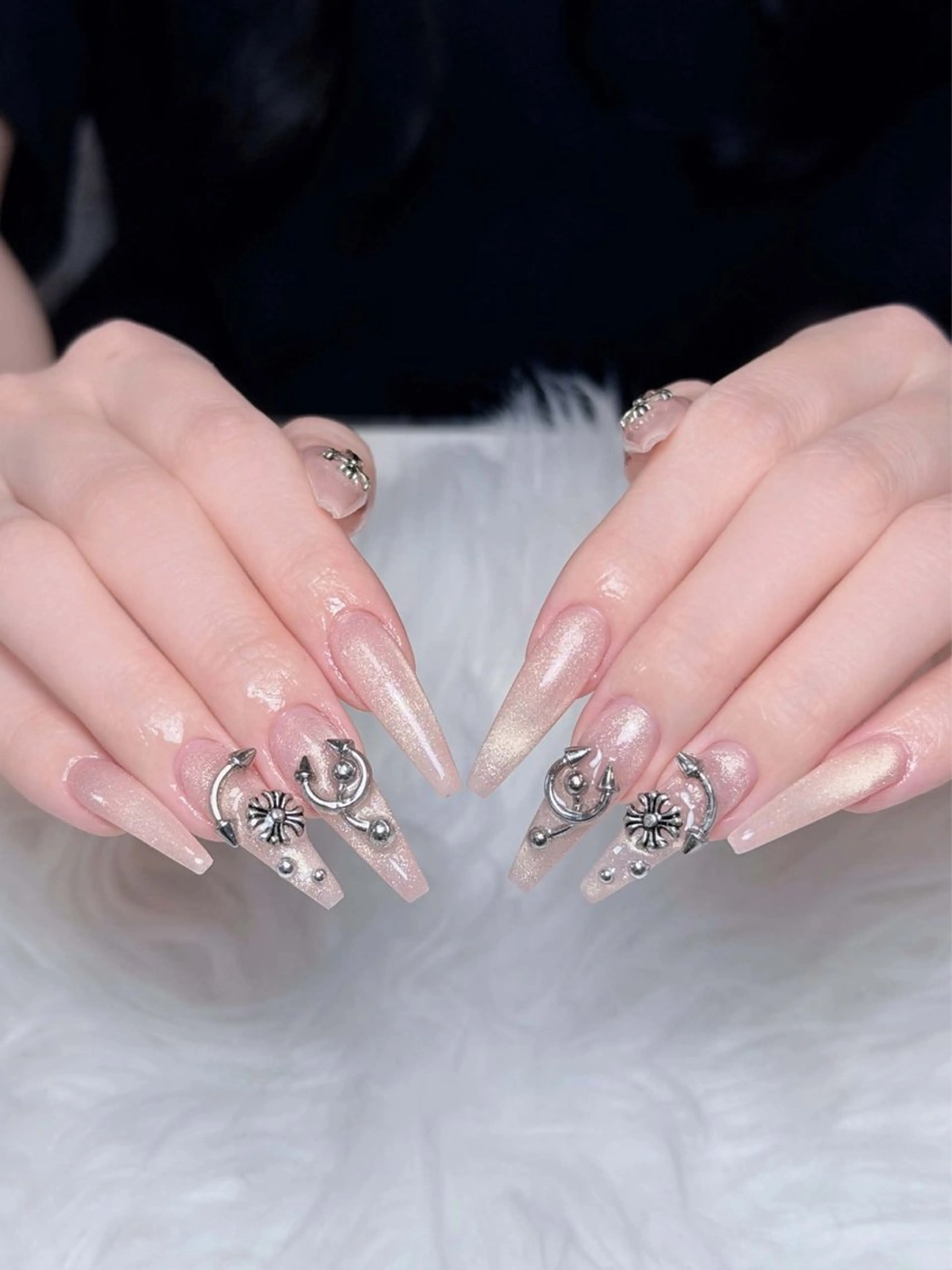 ネイル チークネイル ドット フレンチネイル グラデーション ハート ハンドネイル ハンドケア Eli Nails 新宿のネイルデザイン