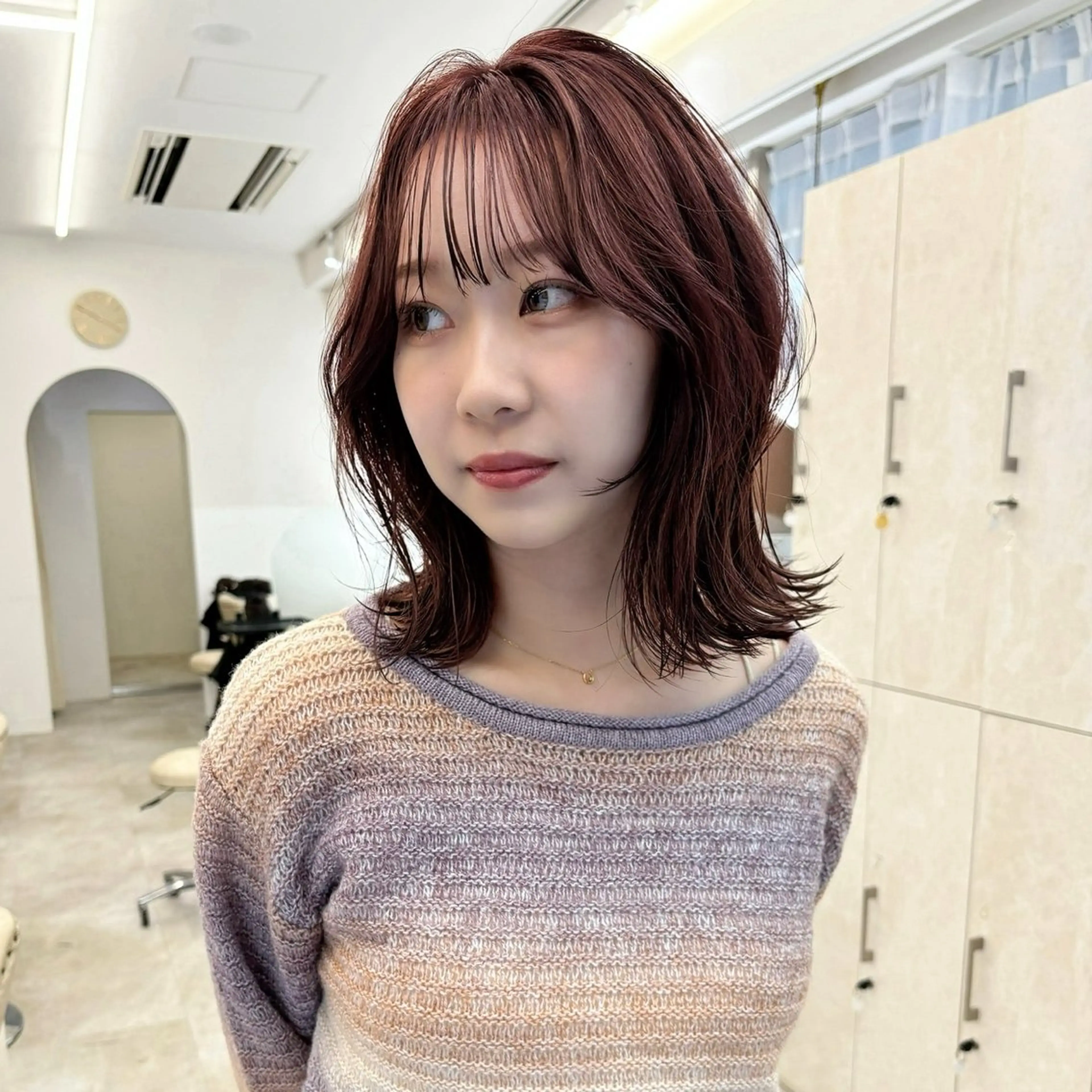 ミディアム レッドブラウン カット 縮毛矯正 顔まわり／髪質改 善／白髪ぼかし／中山のヘアスタイル