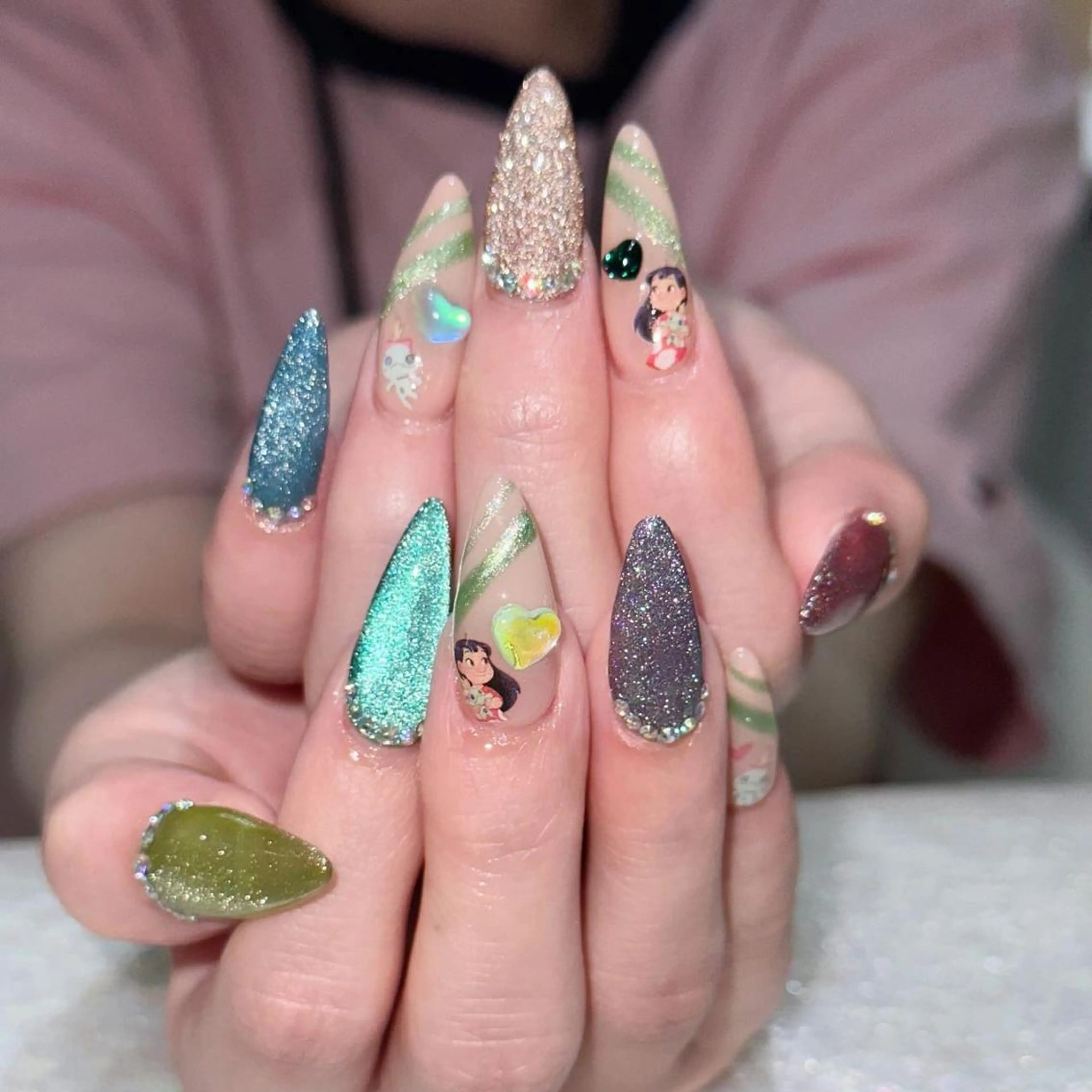 ネイル アートネイル 長さ出し ネイルチップ Queens ciciのネイルデザイン