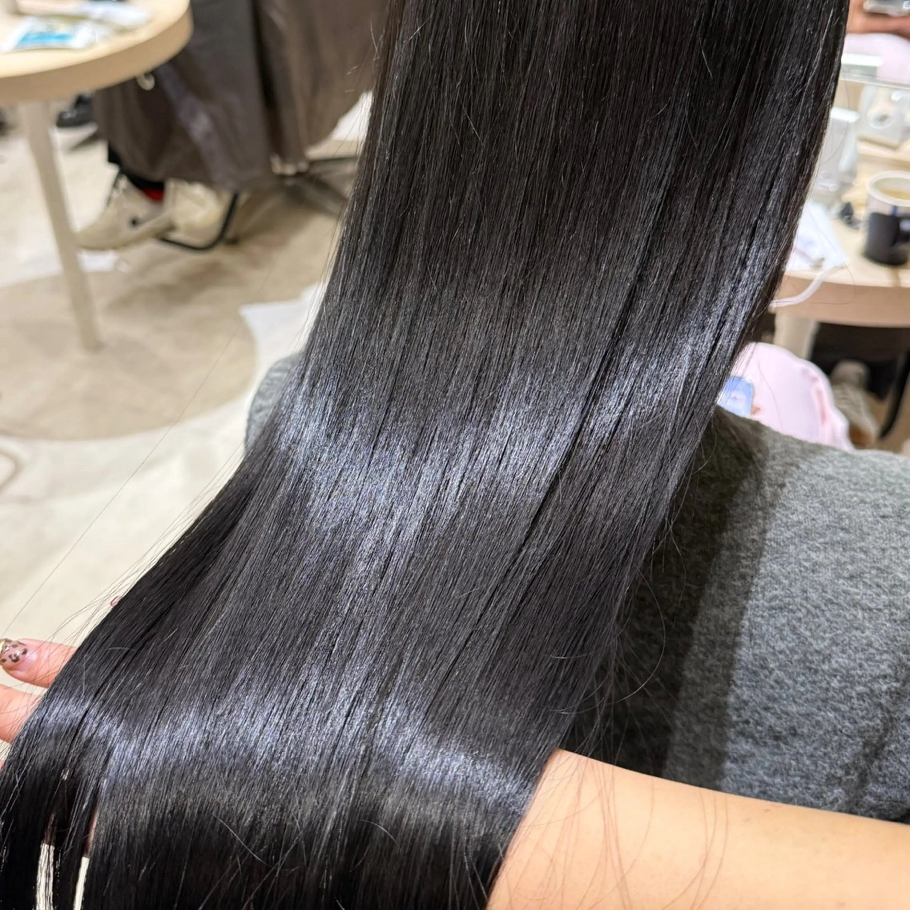 ロング カラー ダークグレー Zina天神🌻田中 愛香のヘアスタイル