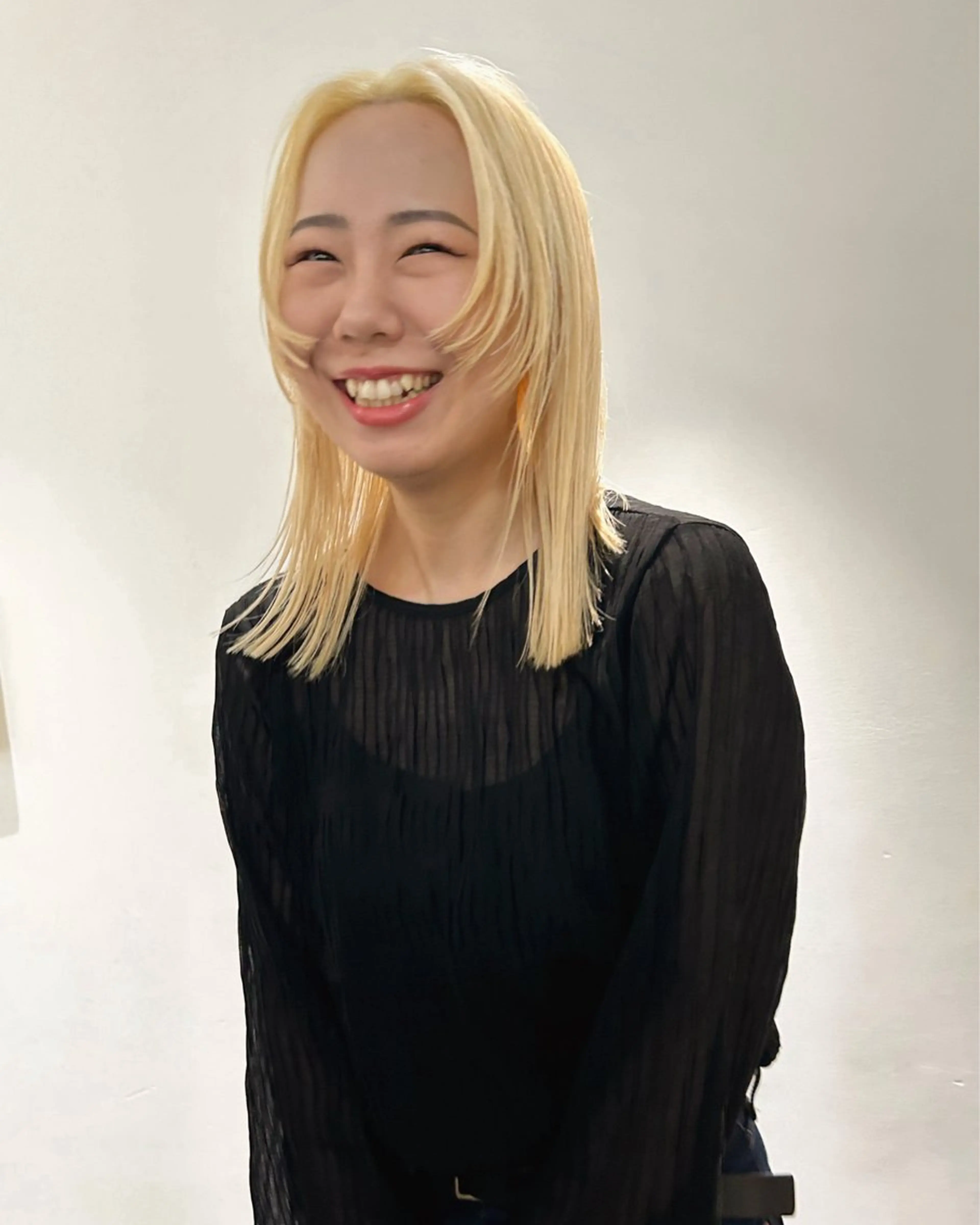 ミディアム カラー ブリーチ ブロンド ケアブリーチ サイドバング カット ヘアカラー トリートメント 村上雅人 ナチュラルモードのヘアスタイル