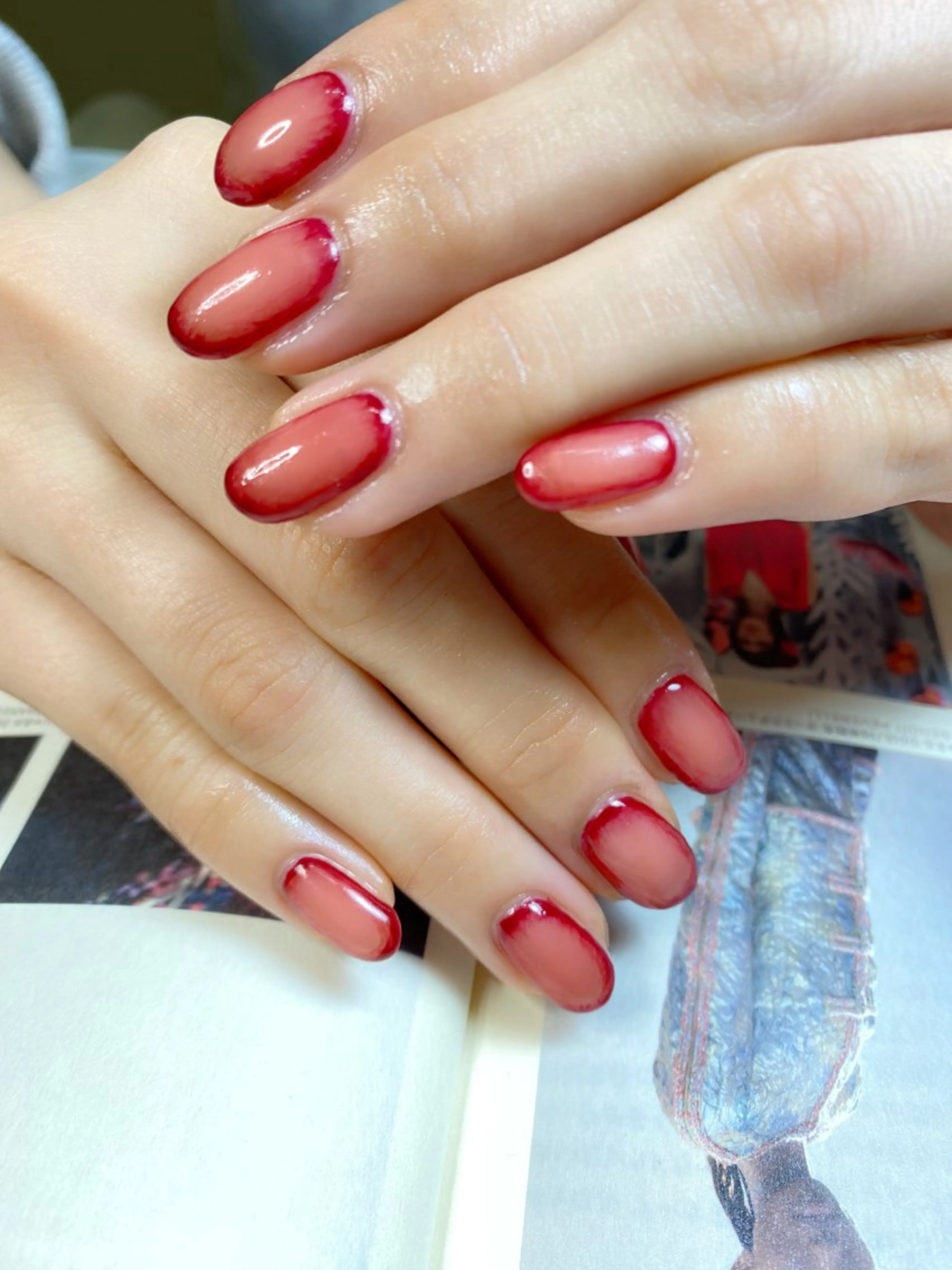 ネイル ボルドー グラデーション ニュアンスネイル オフィスネイル 赤色 ハンドネイル iro+ nailのネイルデザイン