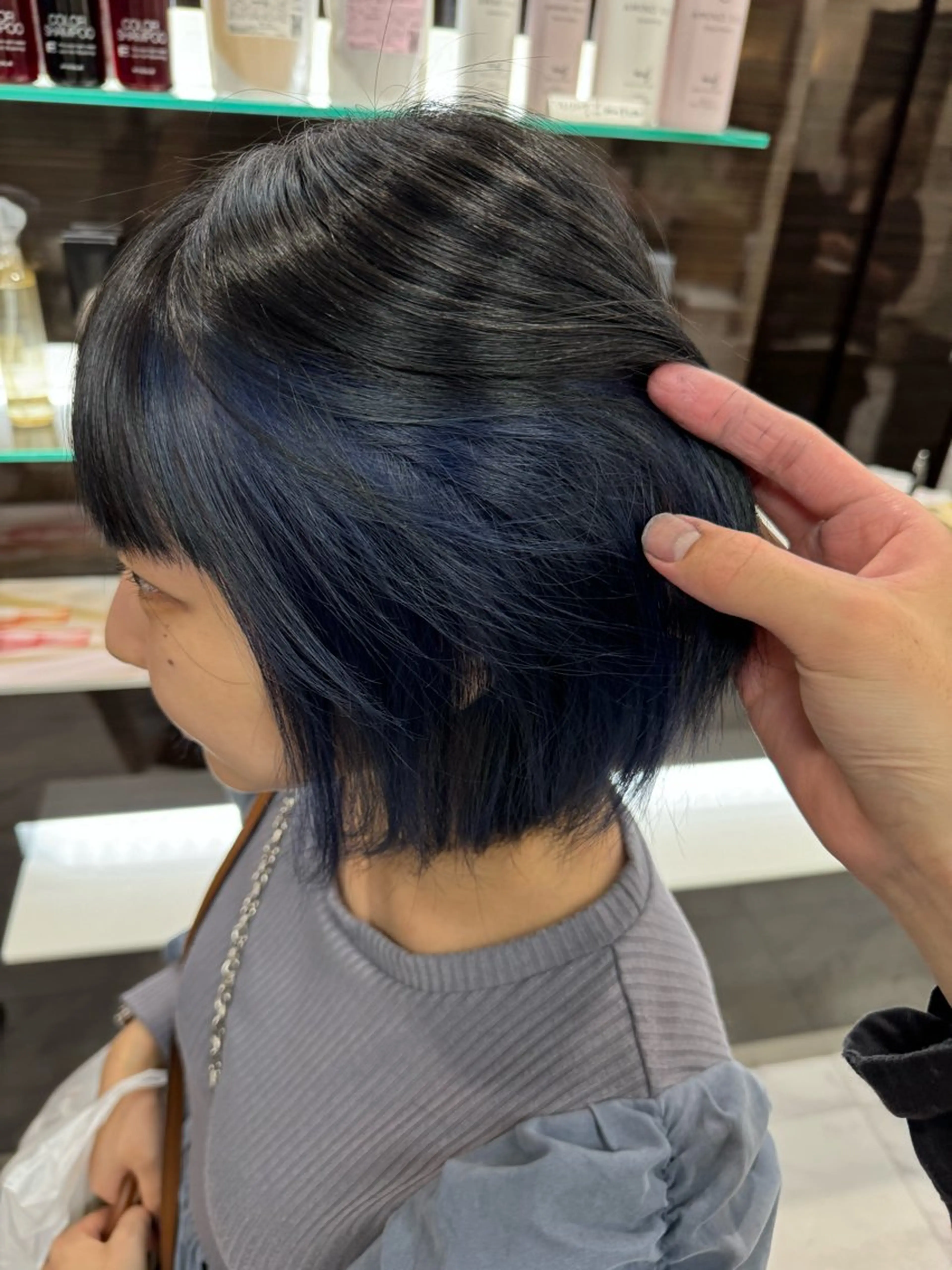 ミディアム カラー ヘアアレンジ 切りっぱなしボブ ミストバング 黒髪 ブリーチ ブルーカラー カット ヘアカラー トリートメント 目黒 碧人のヘアスタイル