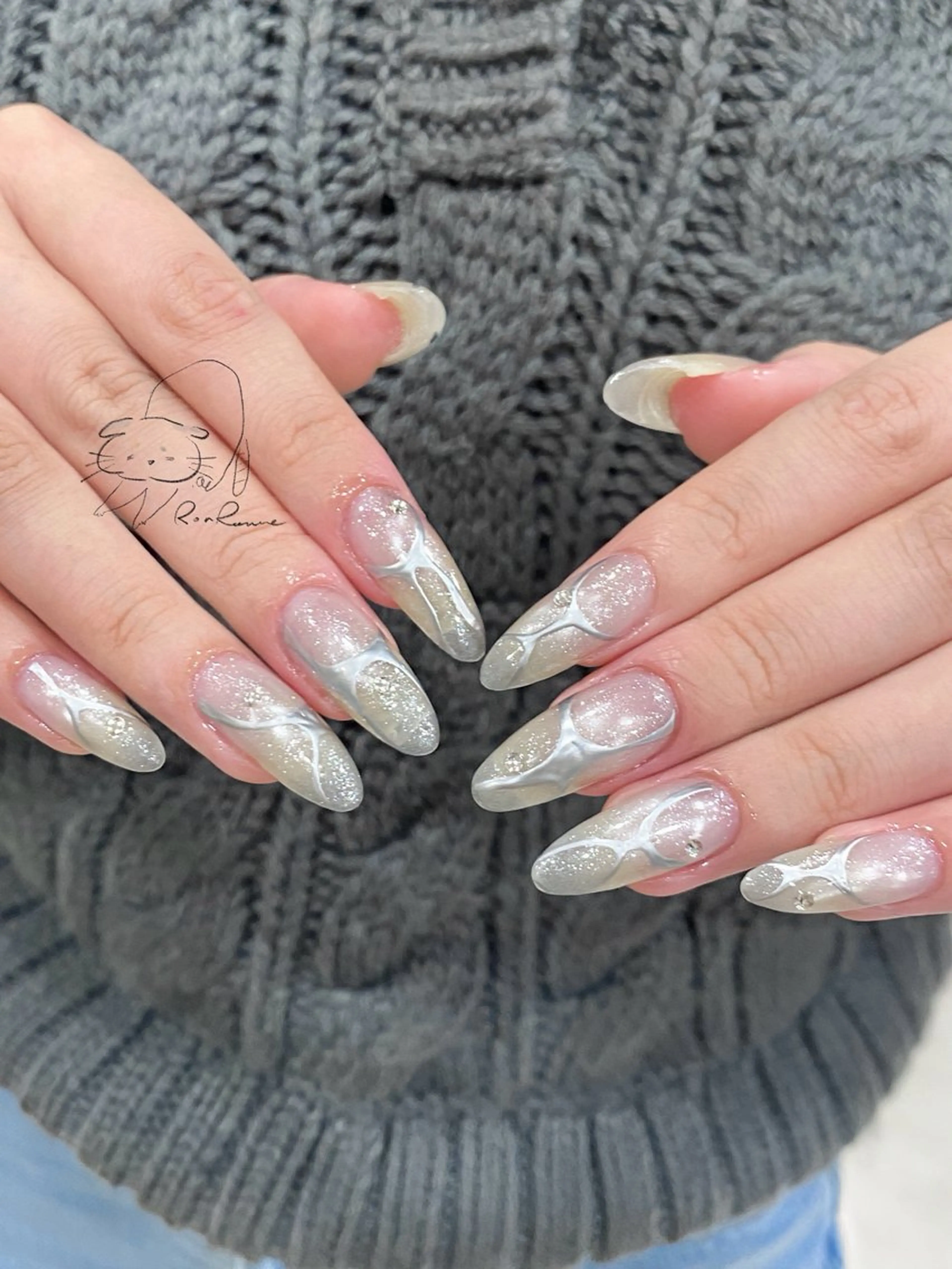 ネイル オーロラネイル 長さ出し フレンチネイル ジェルネイル ミラーネイル ハンドネイル ronronne .のネイルデザイン