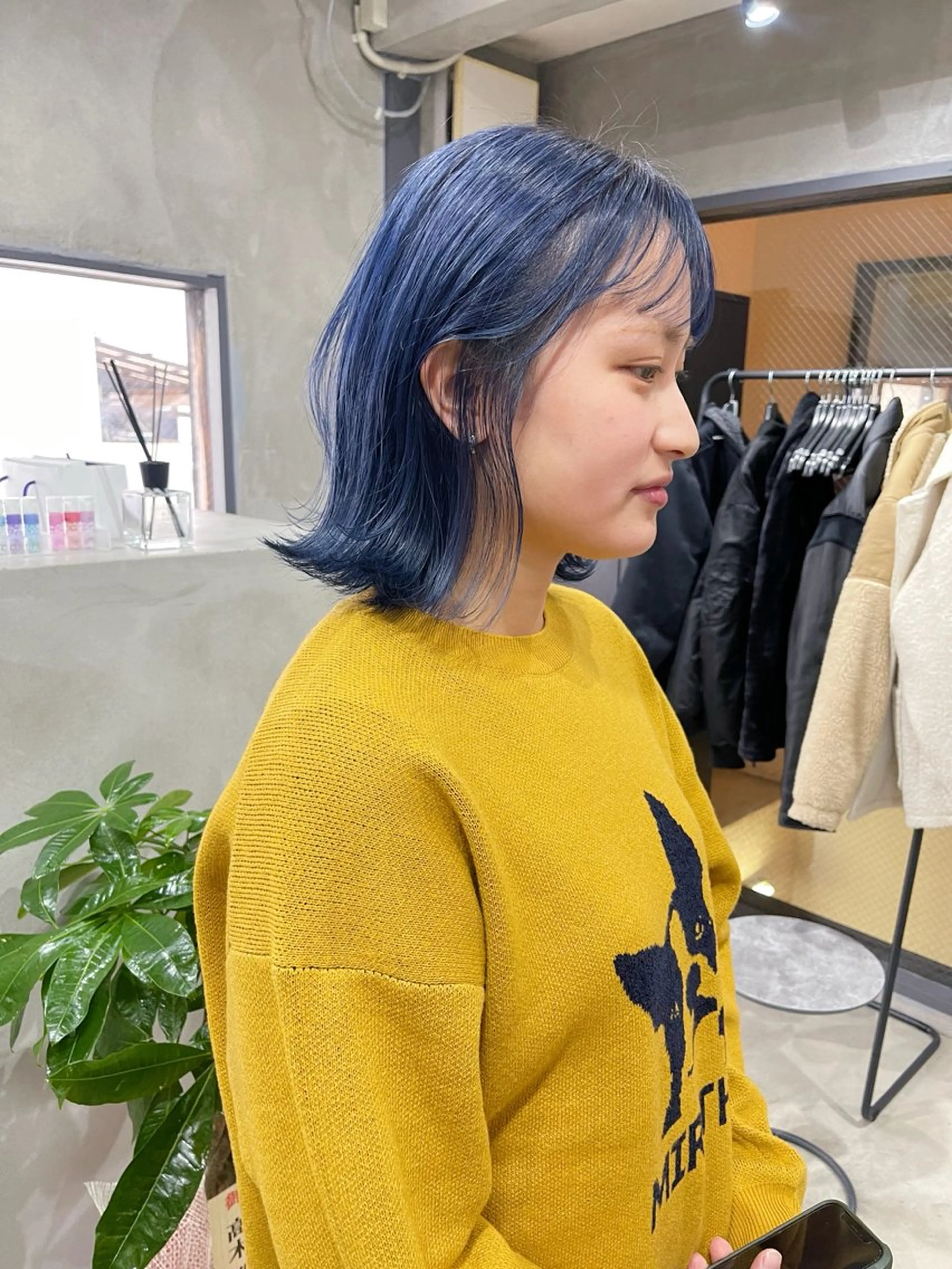 ミディアム カラー ブリーチ ブルーカラー ケアブリーチ ヘアカラー トリートメント AiM 大名　似合わせカットのヘアスタイル