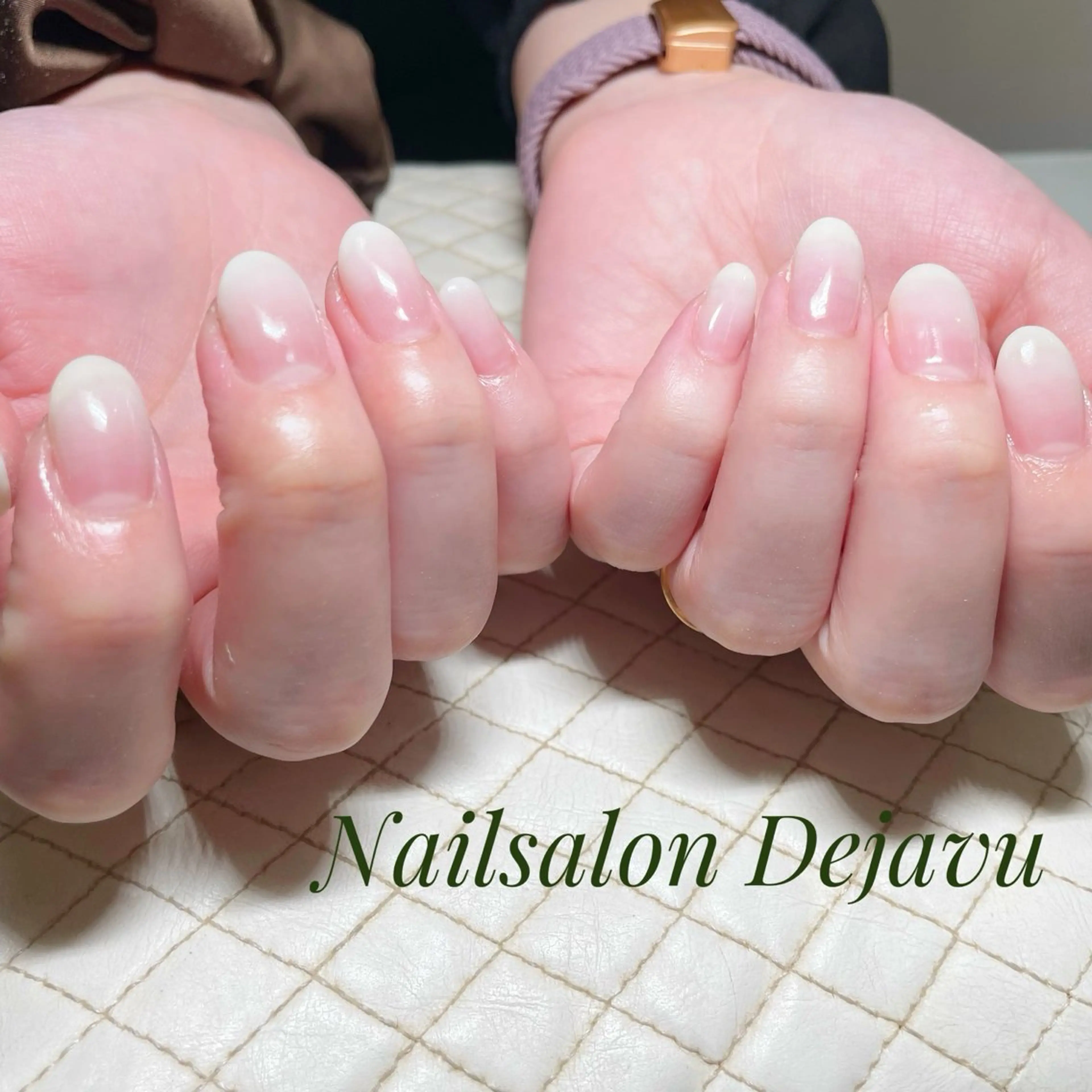 ネイル グラデーション ホワイト ハンドネイル Nail salon Dejavu 🌿のネイルデザイン