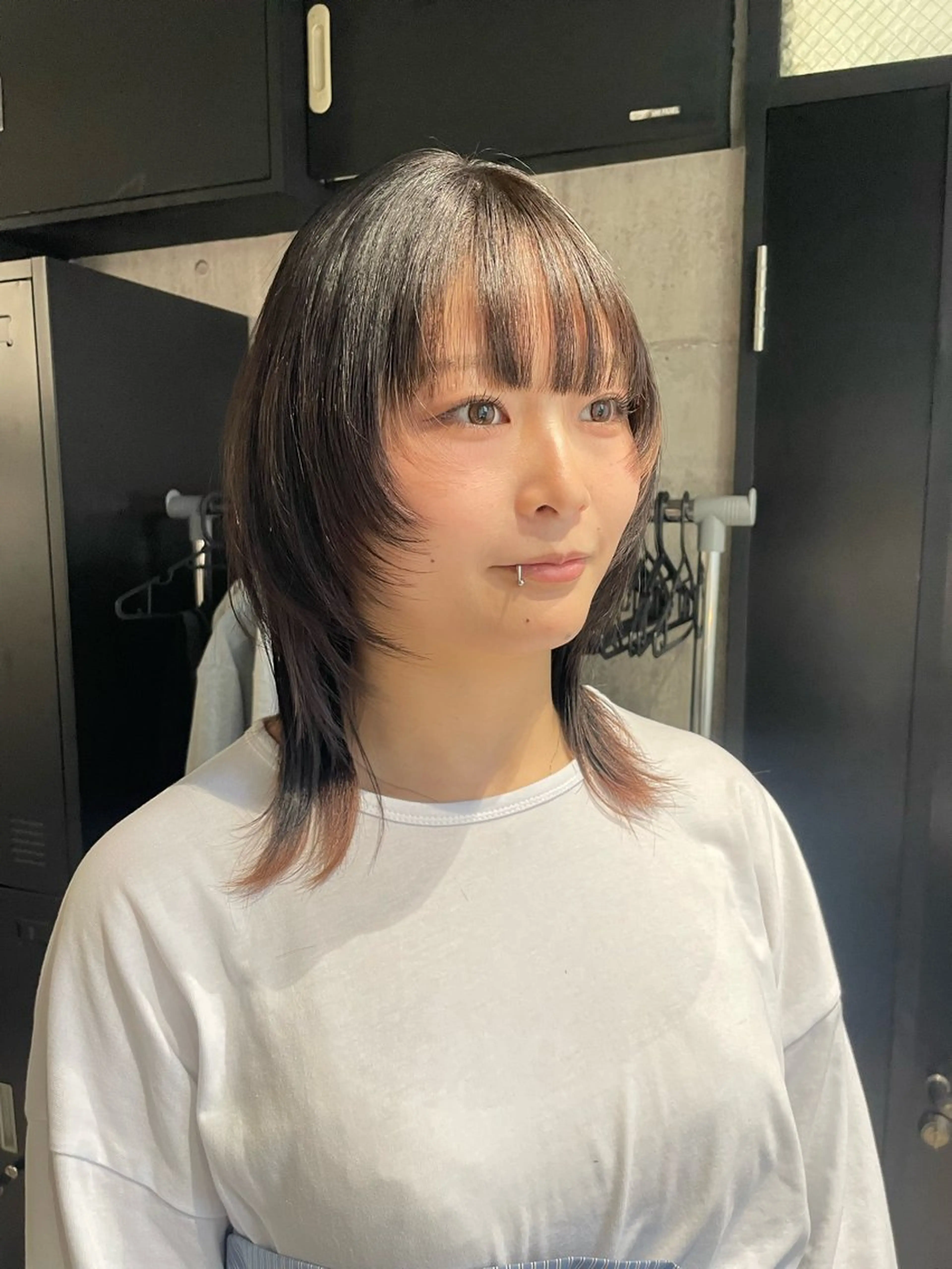 ミディアム レイヤーカット ウルフカット ウルフレイヤー 酸性ストレート 縮毛矯正 _WHITE 佐伯 碧のヘアスタイル
