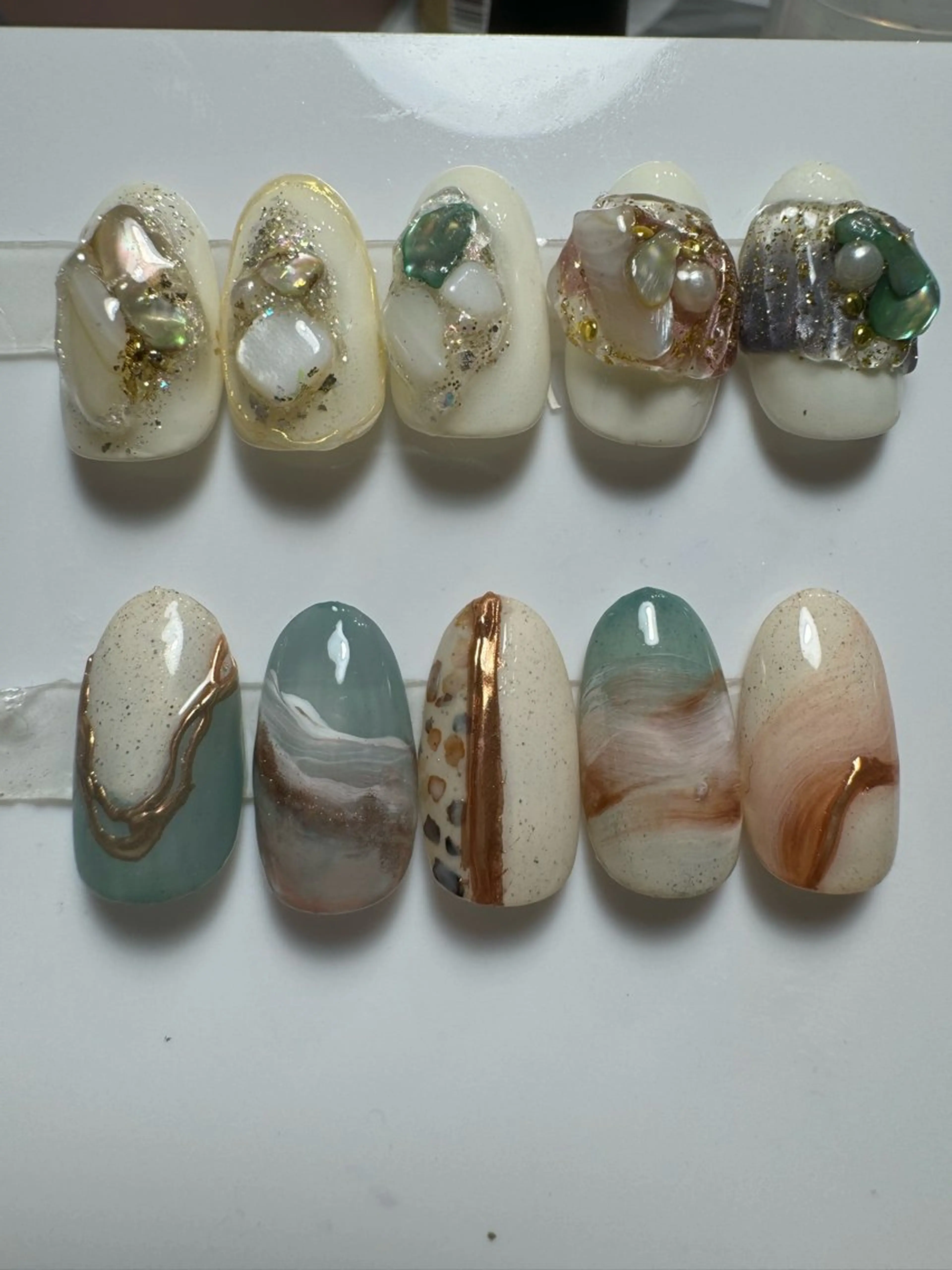 ネイル ホワイト nailsalon leam3のネイルデザイン