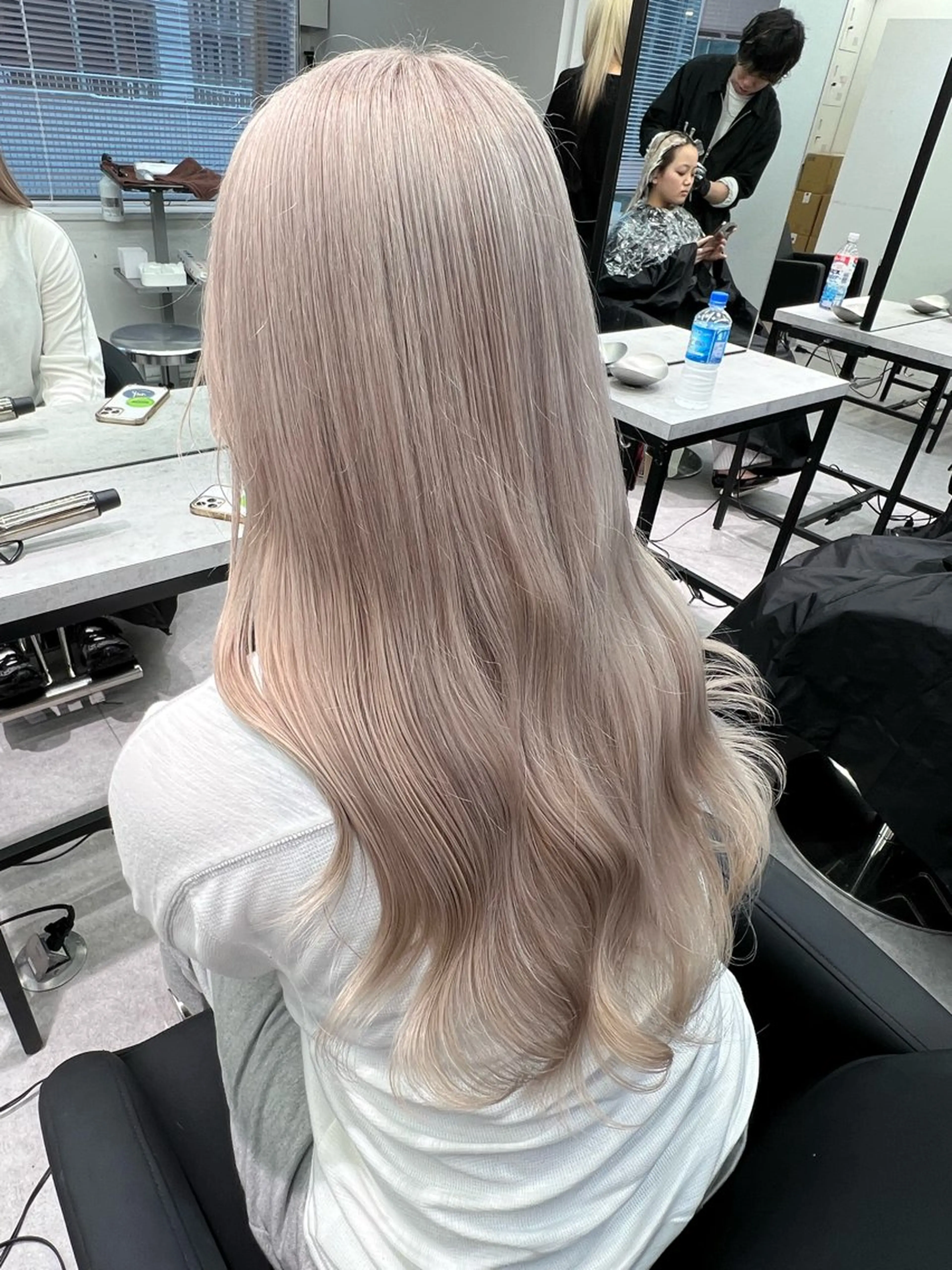 ロング カラー アッシュ ベージュカラー ブリーチ ブロンド ブロンドベージュ PELE所属・💍透明感 💖艶ミルクティーのヘアスタイル