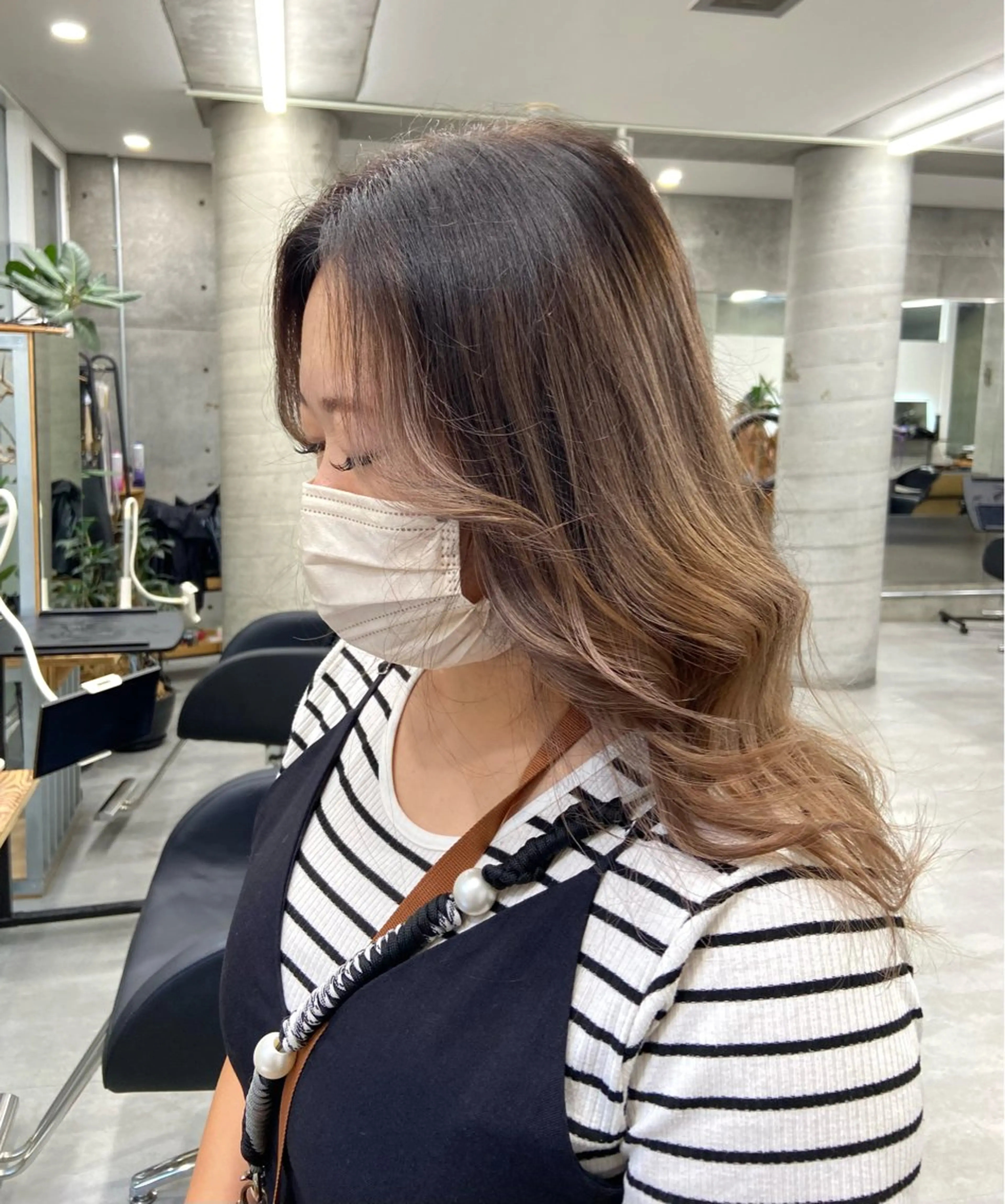 セミロング カラー バレイヤージュ ベージュカラー レイヤーカット ヘアカラー トリートメント Kotoko🖤/海 外/バレイヤージュのヘアスタイル