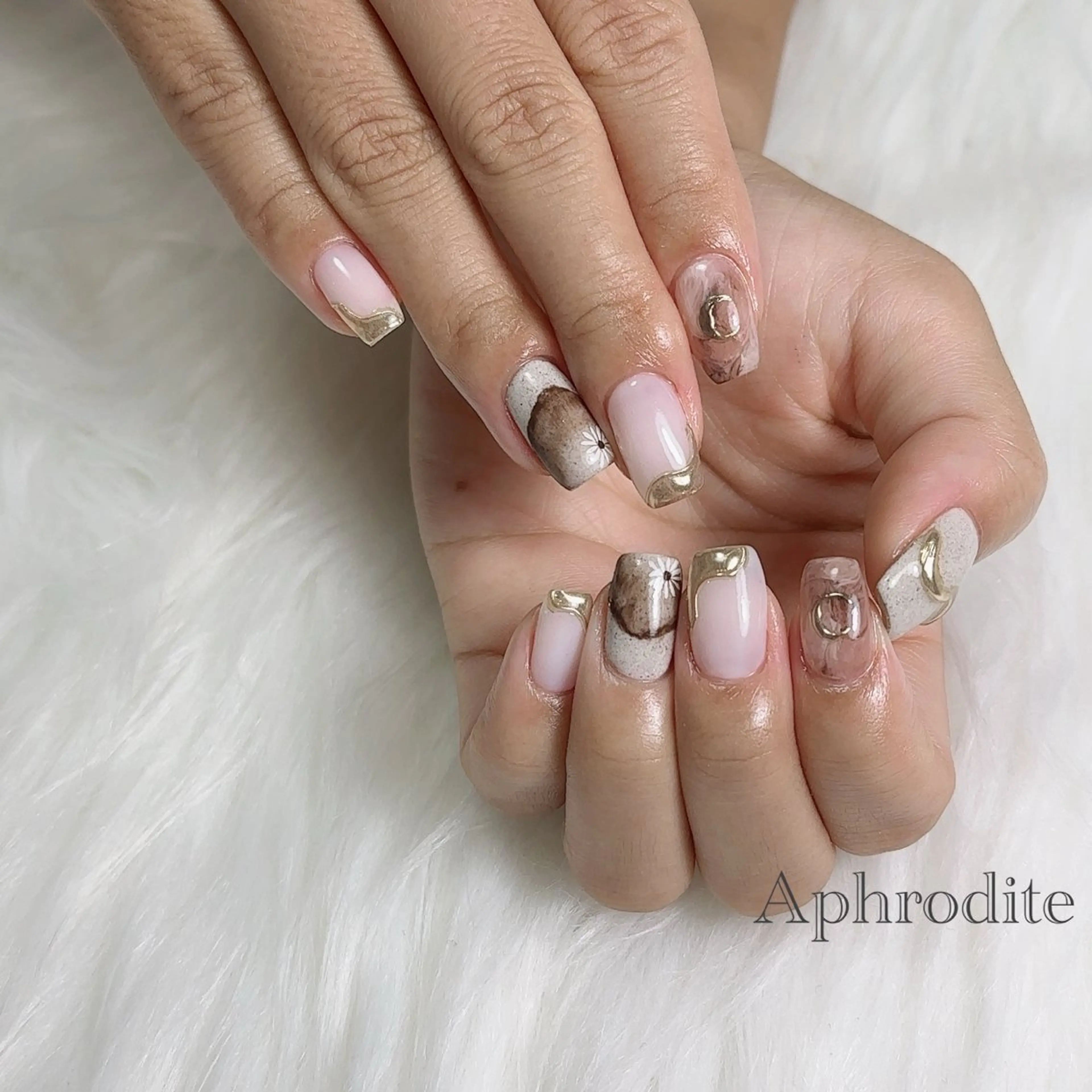 ネイル Aphrodite パラジェル認定サロンのネイルデザイン