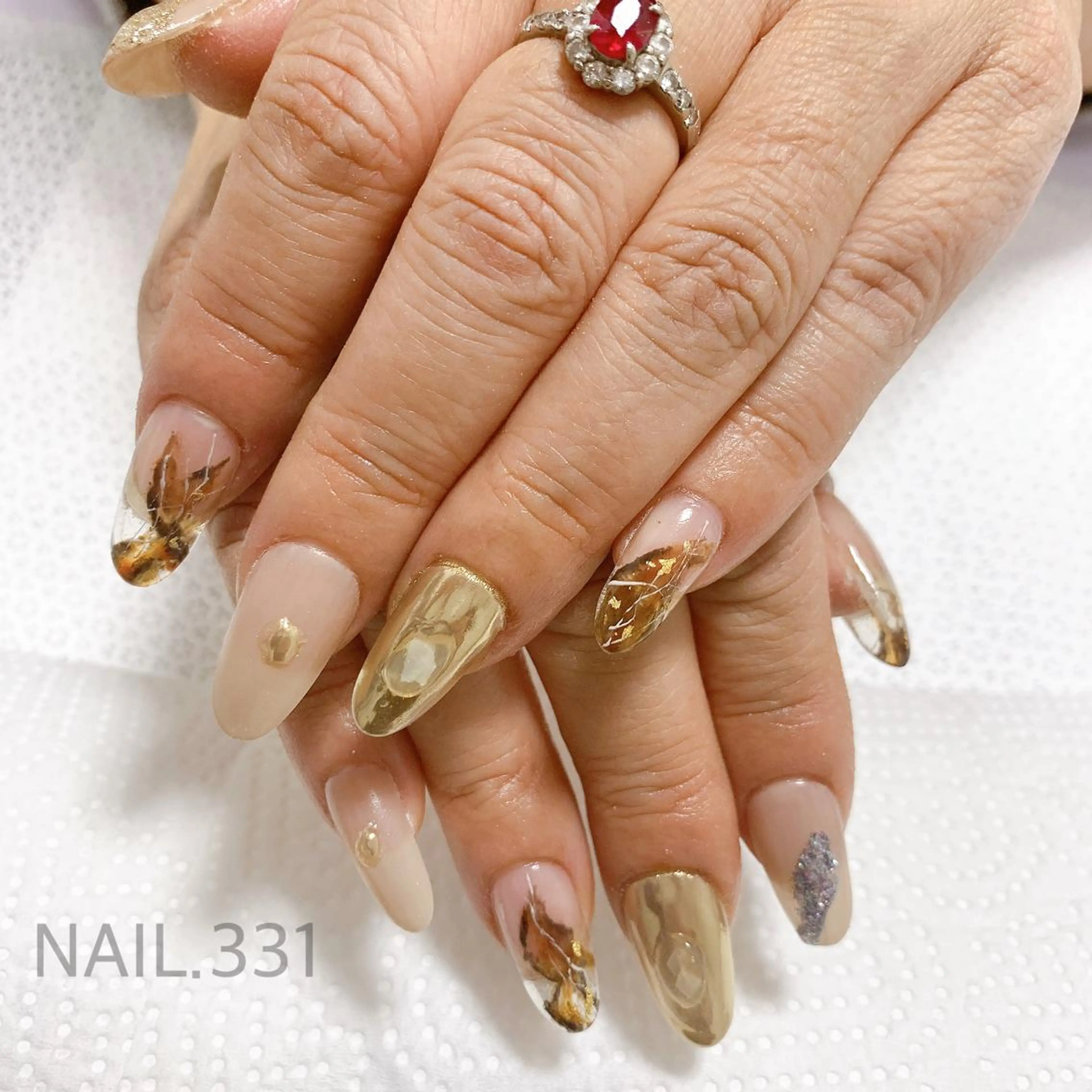 ネイル 長さ出し キラキラネイル 持ち込み ニュアンスネイル ストーンネイル Nail 331のネイルデザイン