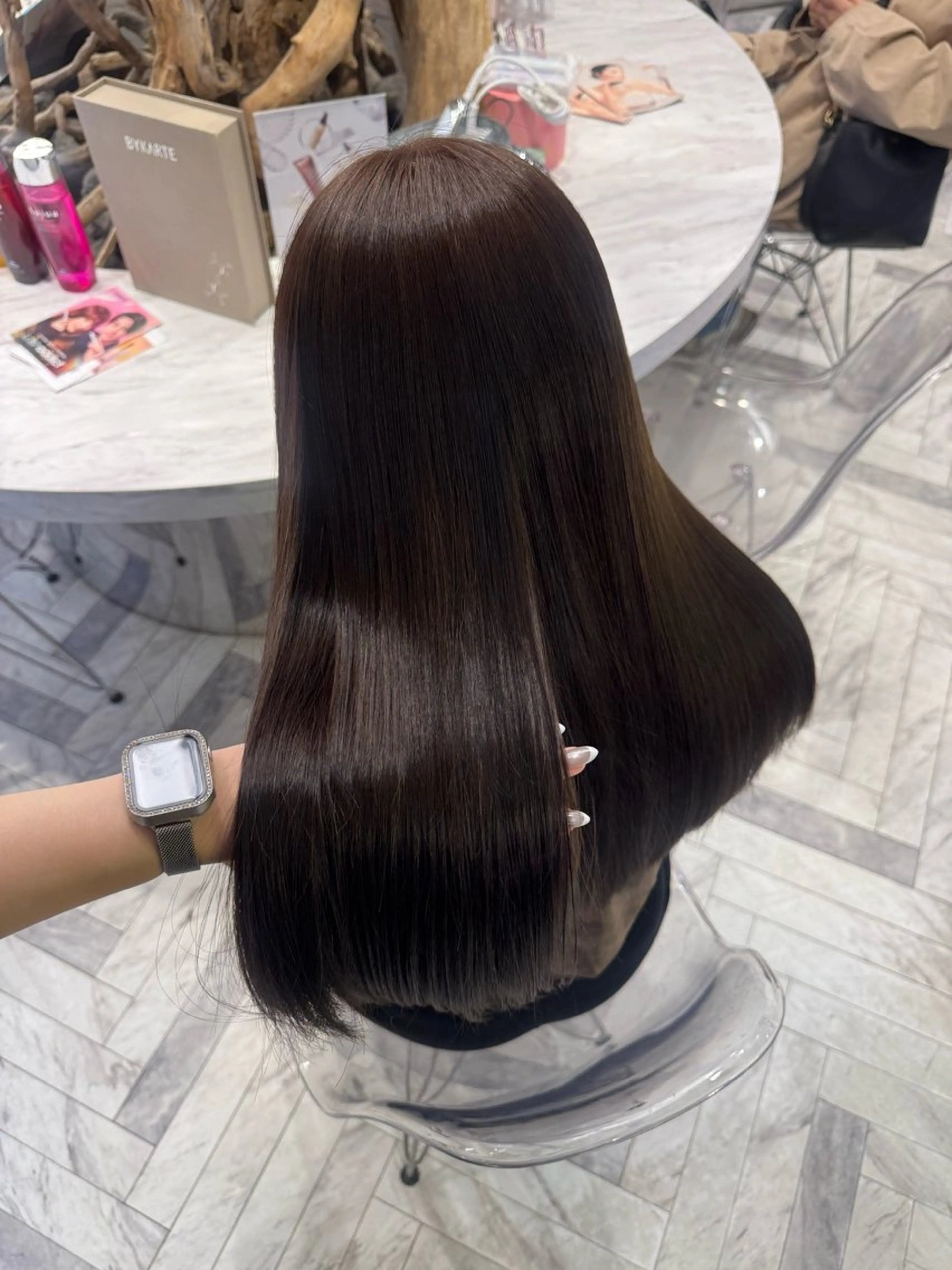 ロング ヘアカラー 小原 有桜のヘアスタイル