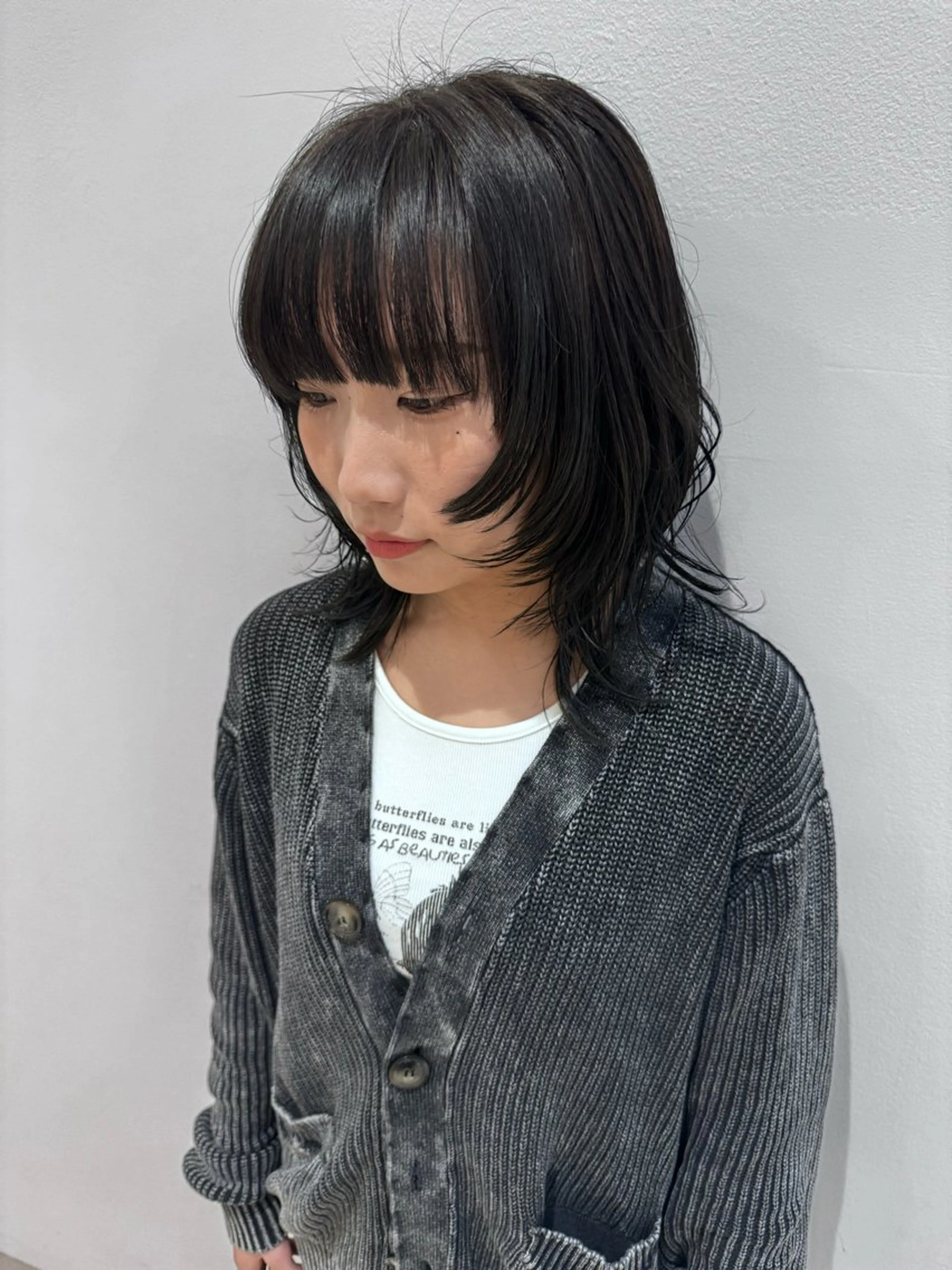 ミディアム カラー アッシュ アッシュグレー アッシュグレージュ グレージュ ウルフカット カット ヘアカラー トリートメント 🐺ウルフ× ハイトーン🐺MOEのヘアスタイル