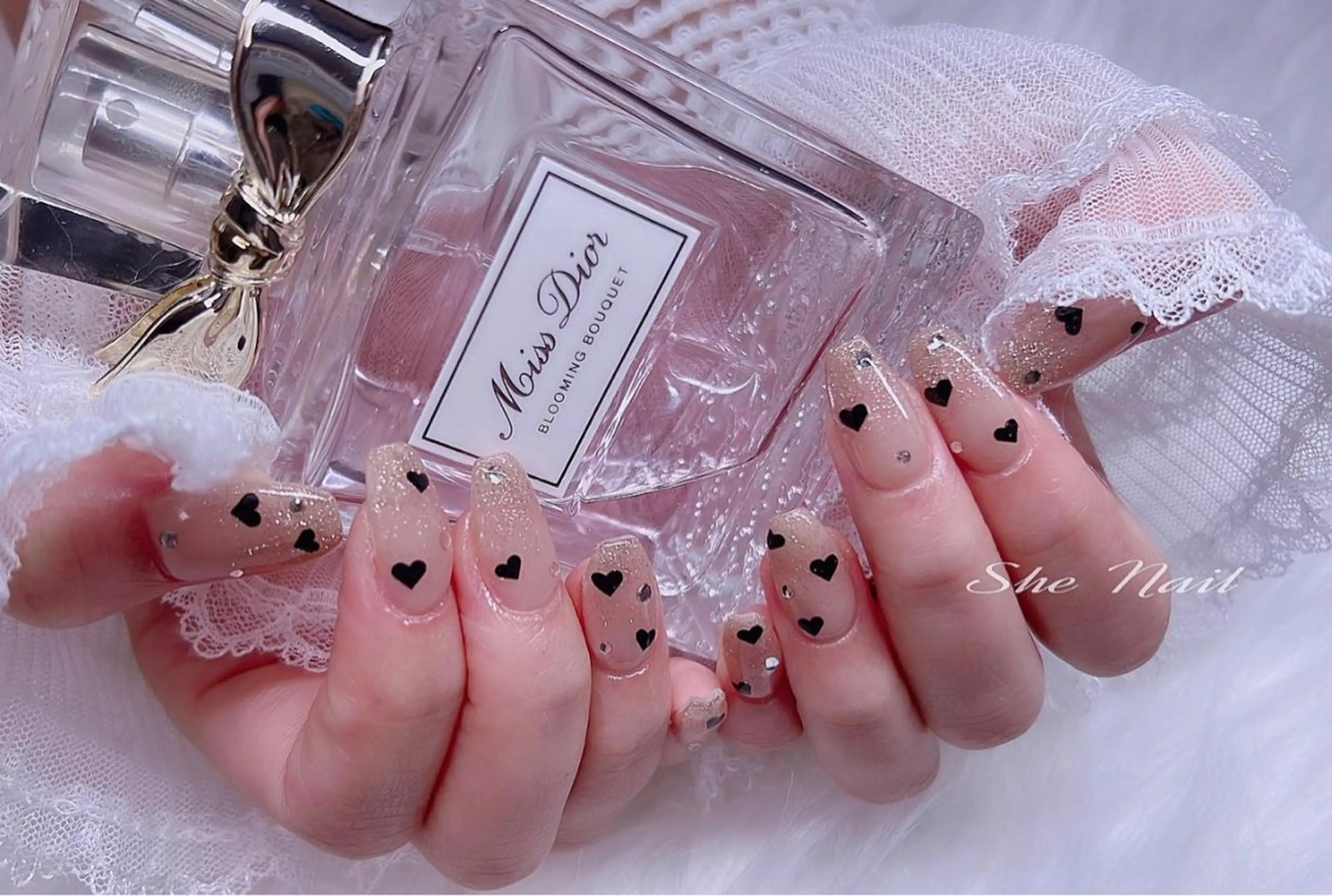 ネイル チークネイル 長さ出し フレンチネイル ガラスフレンチ キラキラネイル ハンドネイル ISA_ BELLAのネイルデザイン
