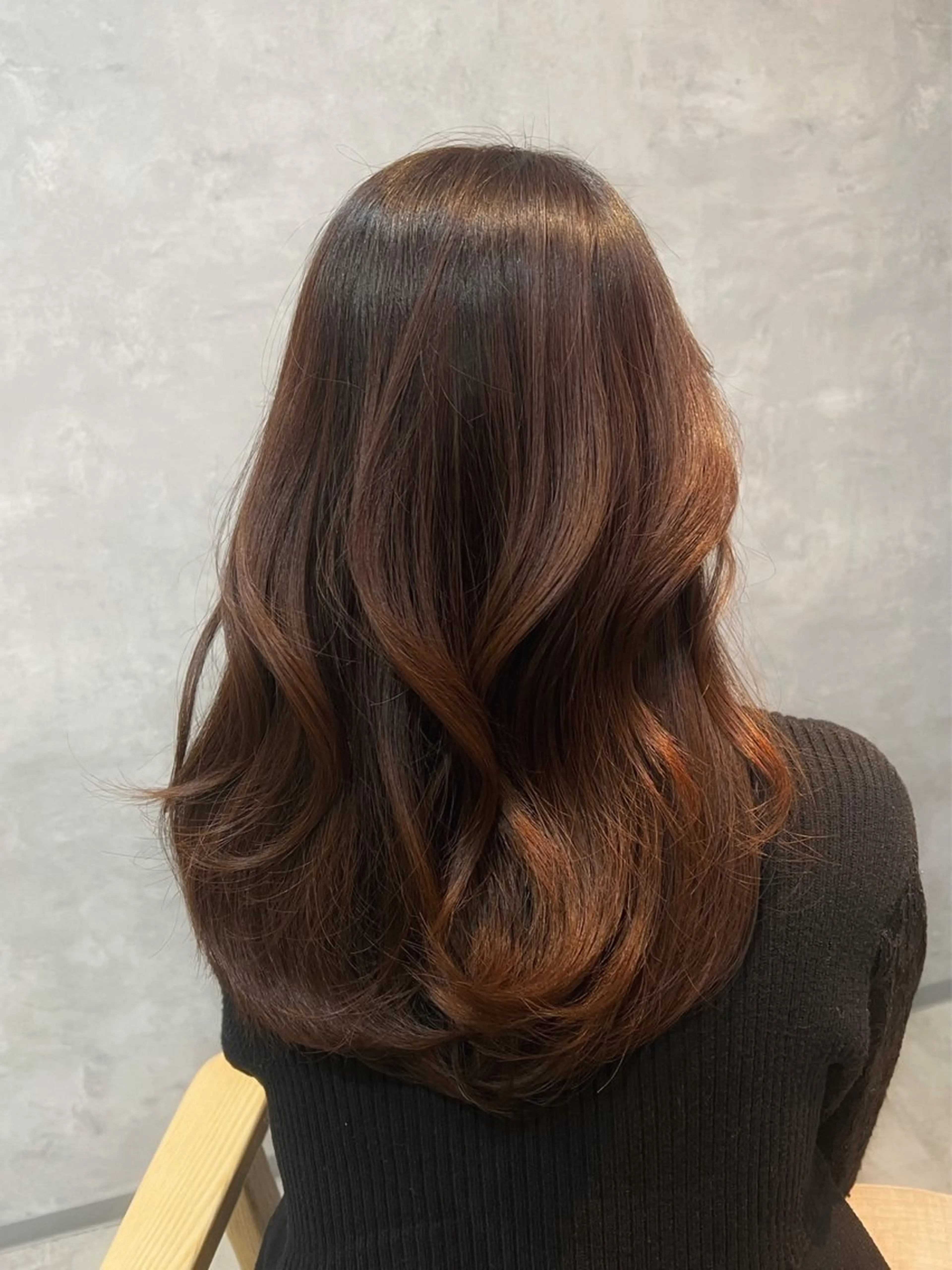 ロング カラー ロングレイヤー アッシュ ベージュカラー ブリーチ ブラウンカラー 中村 ひなたのヘアスタイル