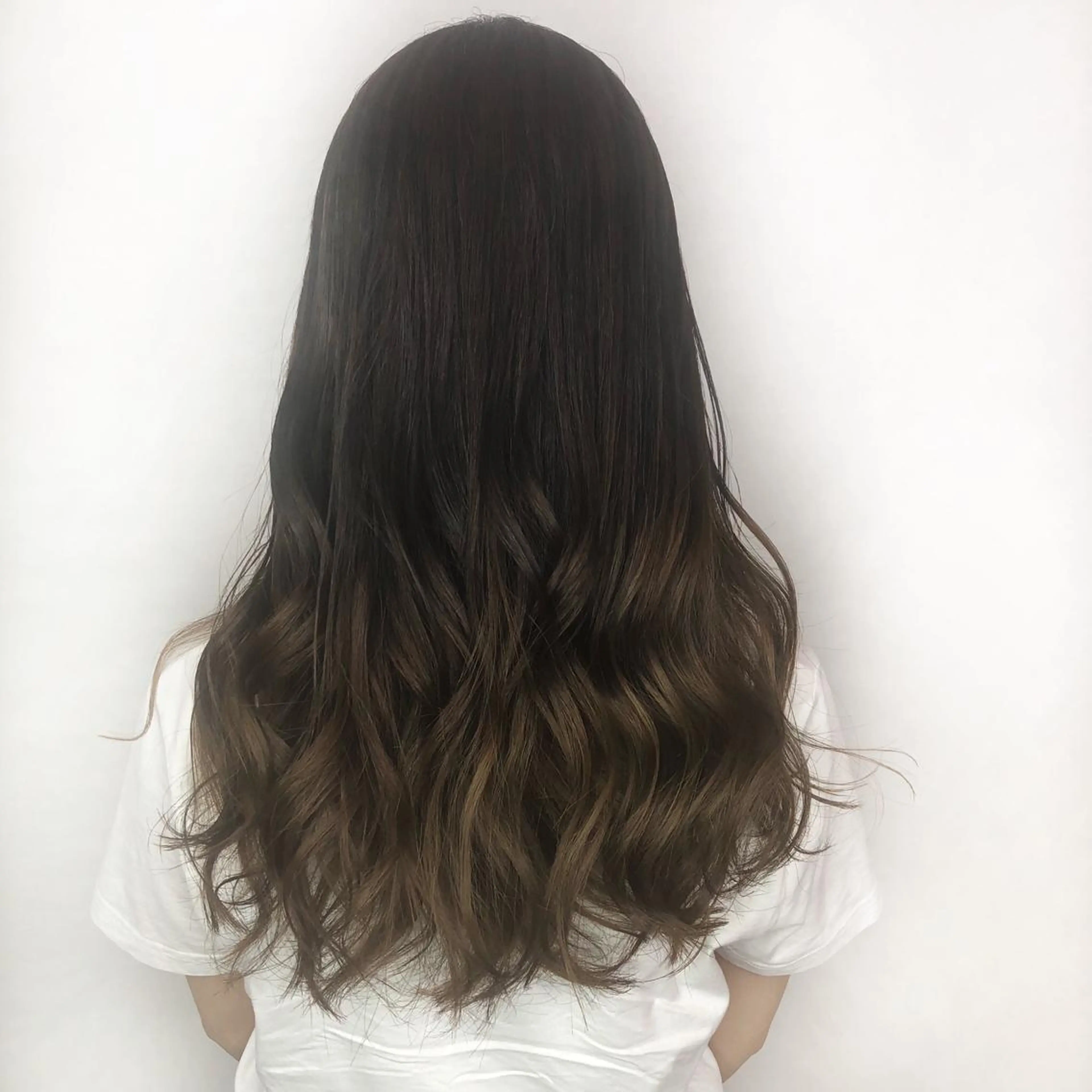 ロング カラー グラデーションカラー 小顔レイヤー/ ベージュ🤍Rieのヘアスタイル