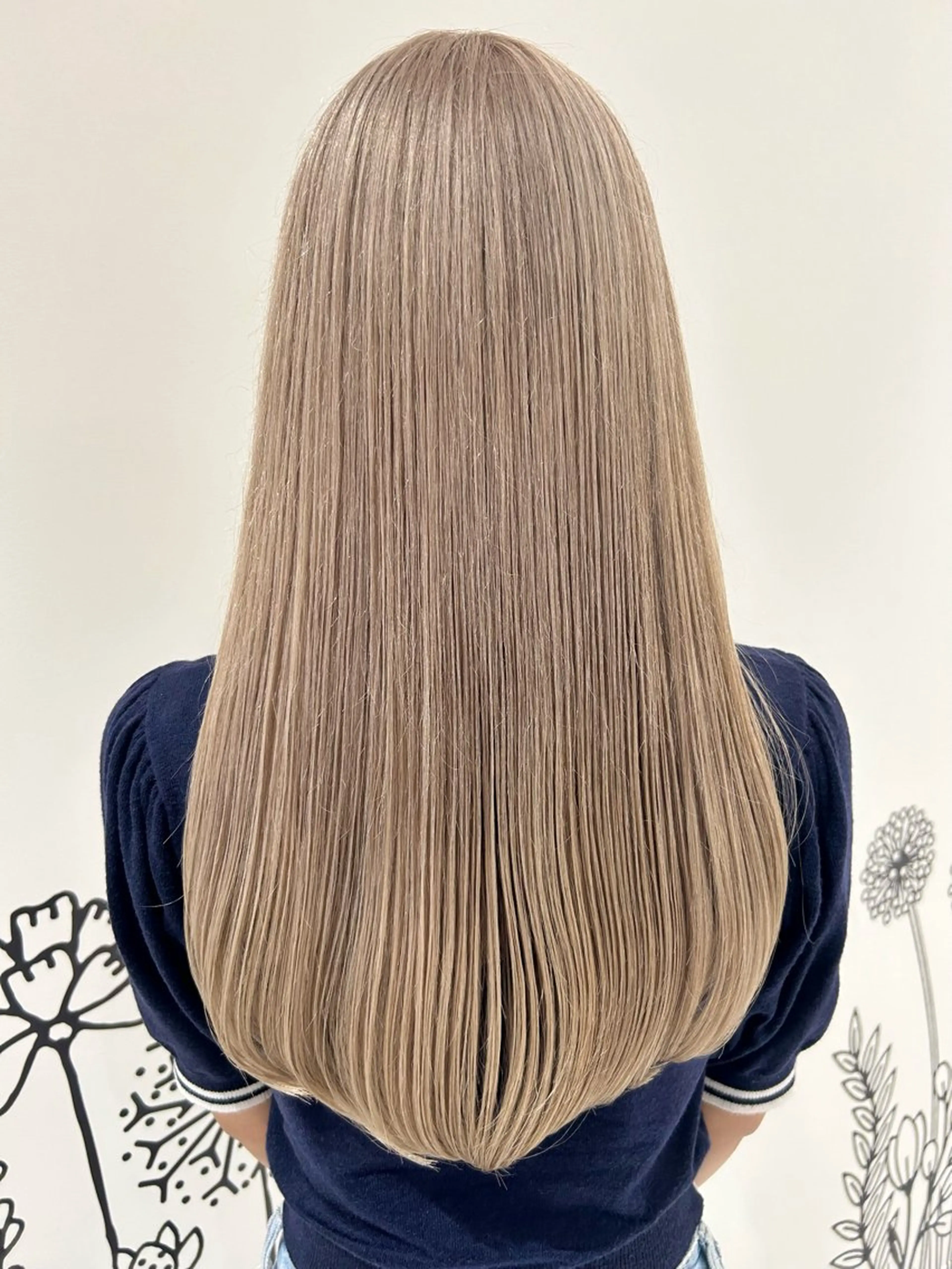 ロング カラー ベージュカラー ブリーチ ブロンド ブロンドベージュ レイヤーカット カット ヘアカラー トリートメント ハイトーン/ブリーチ 似合せカット/パーマのヘアスタイル