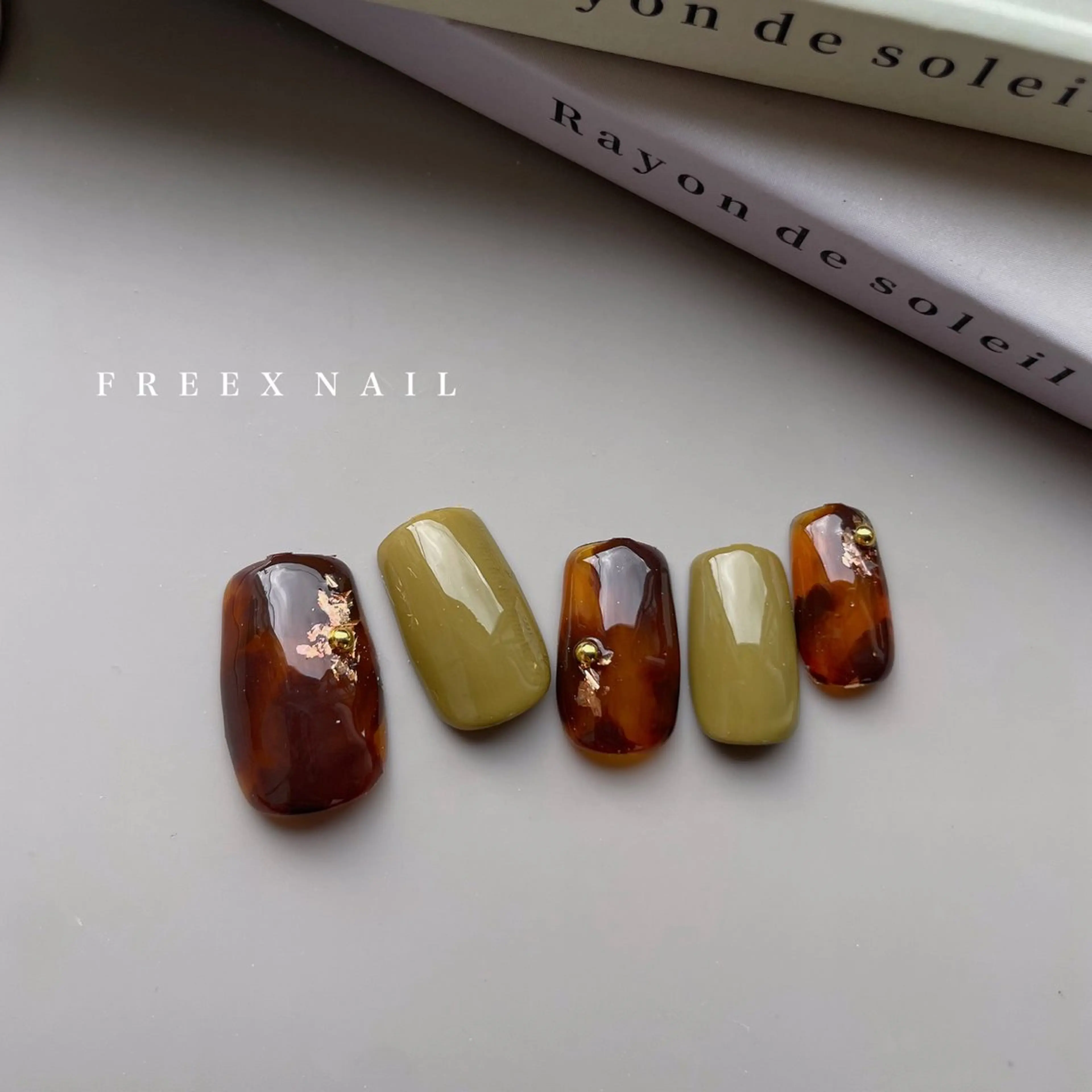 ネイル べっ甲ネイル ハンドネイル ハンドケア freex nail /ニュアンス/個性派のネイルデザイン
