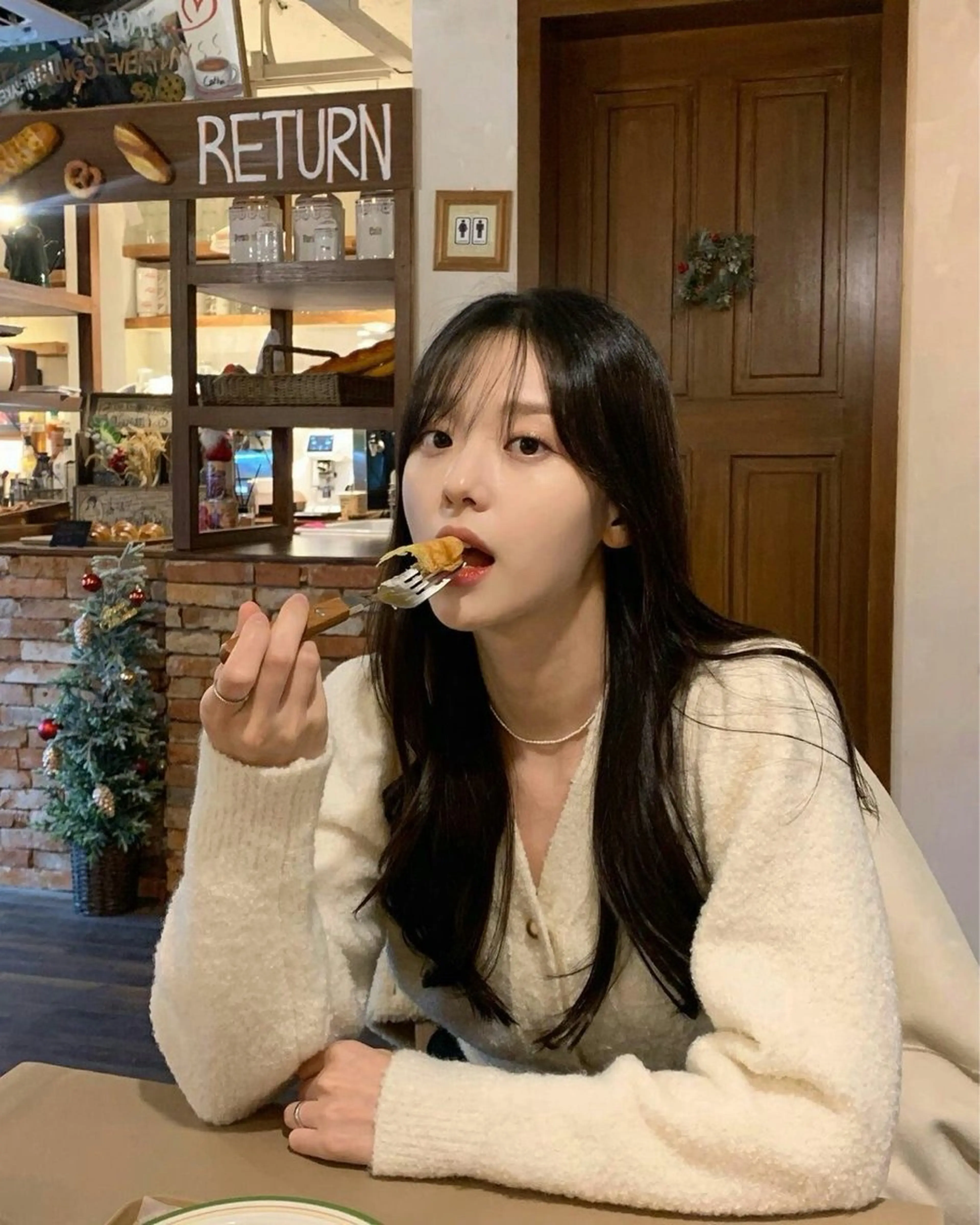 ロング カラー カット ヘアカラー トリートメント 莉乃/縮毛矯正/髪質 改善/艶カラーのヘアスタイル