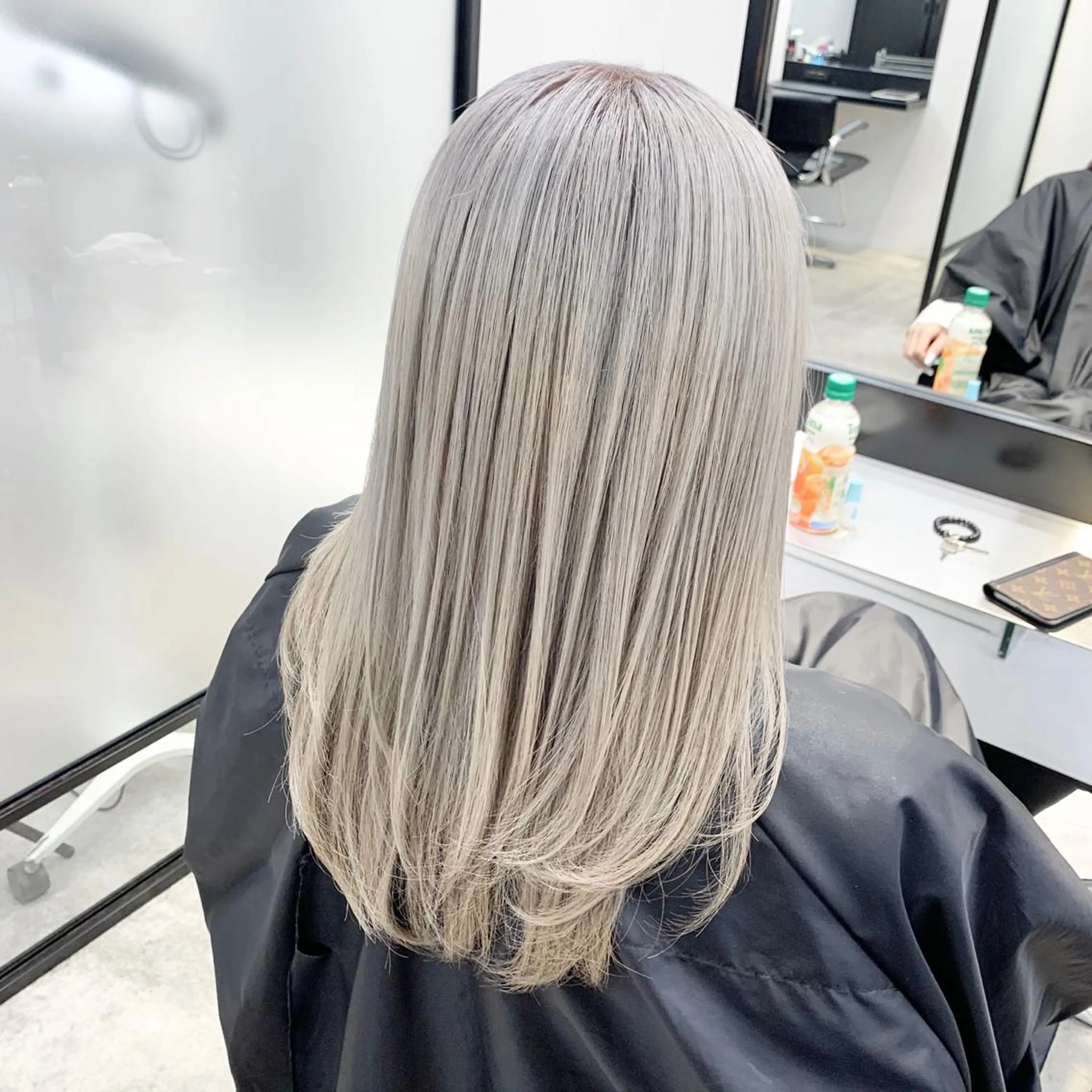 セミロング カラー ヘアカラー 及川シゲル 髪質改善講師のヘアスタイル