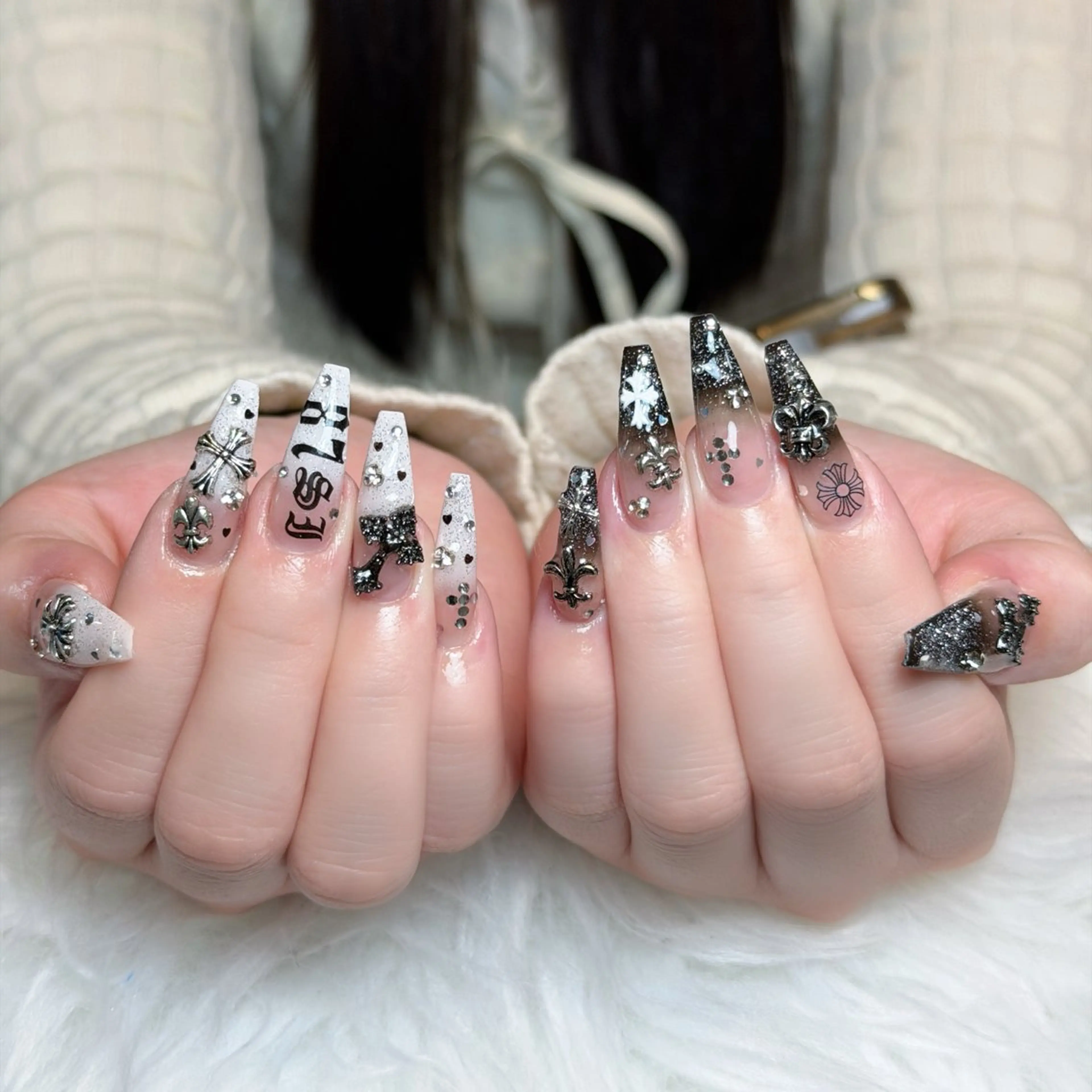 ネイル オーロラネイル ボルドー ブラウン 氷ネイル・うるうるネイル キラキラネイル ハンドネイル Julli NailStudioのネイルデザイン