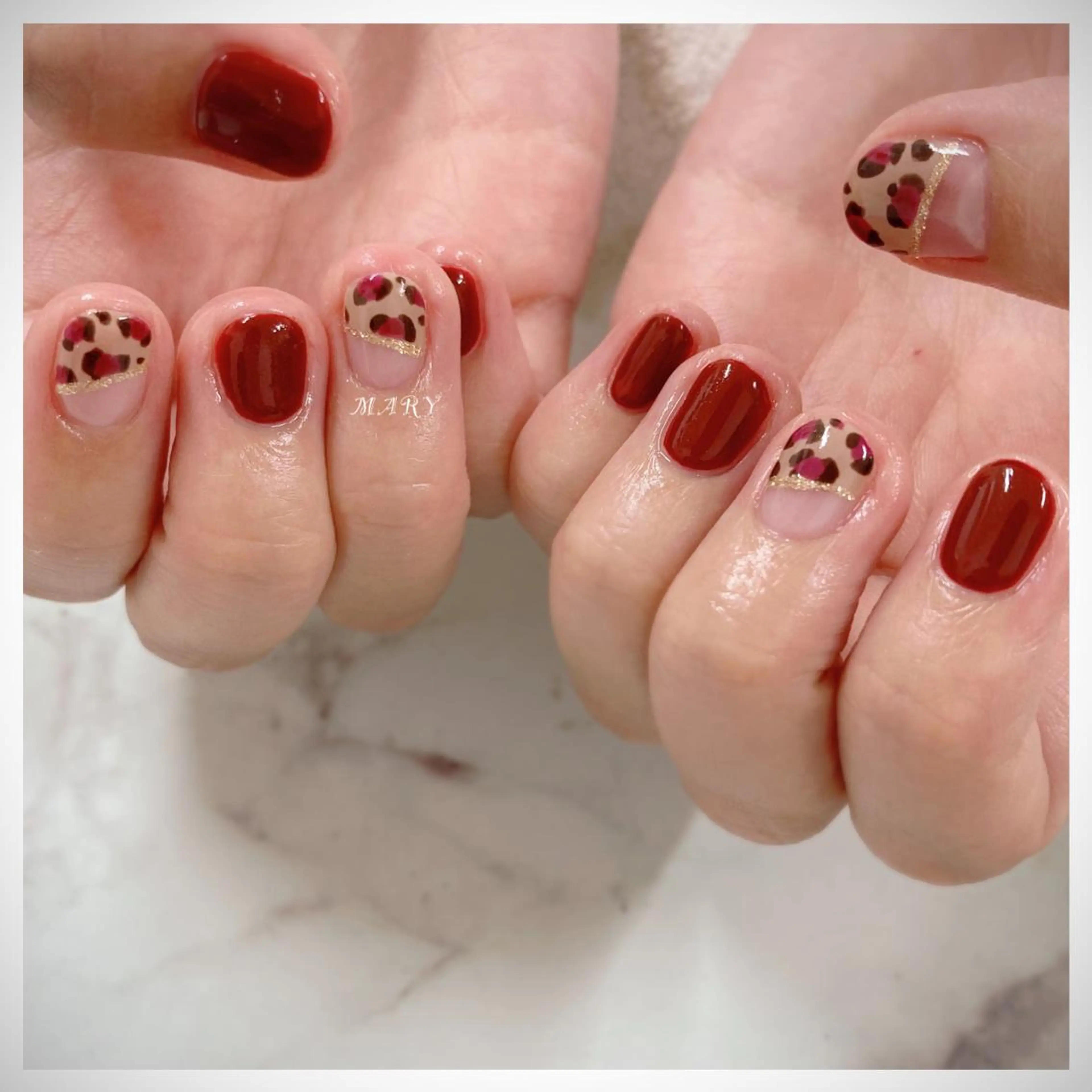 ネイル アニマル柄 ボルドー ニュアンスネイル ワンカラーネイル ハンドネイル Mary nail所属・Mary nail .narumiのネイルデザイン