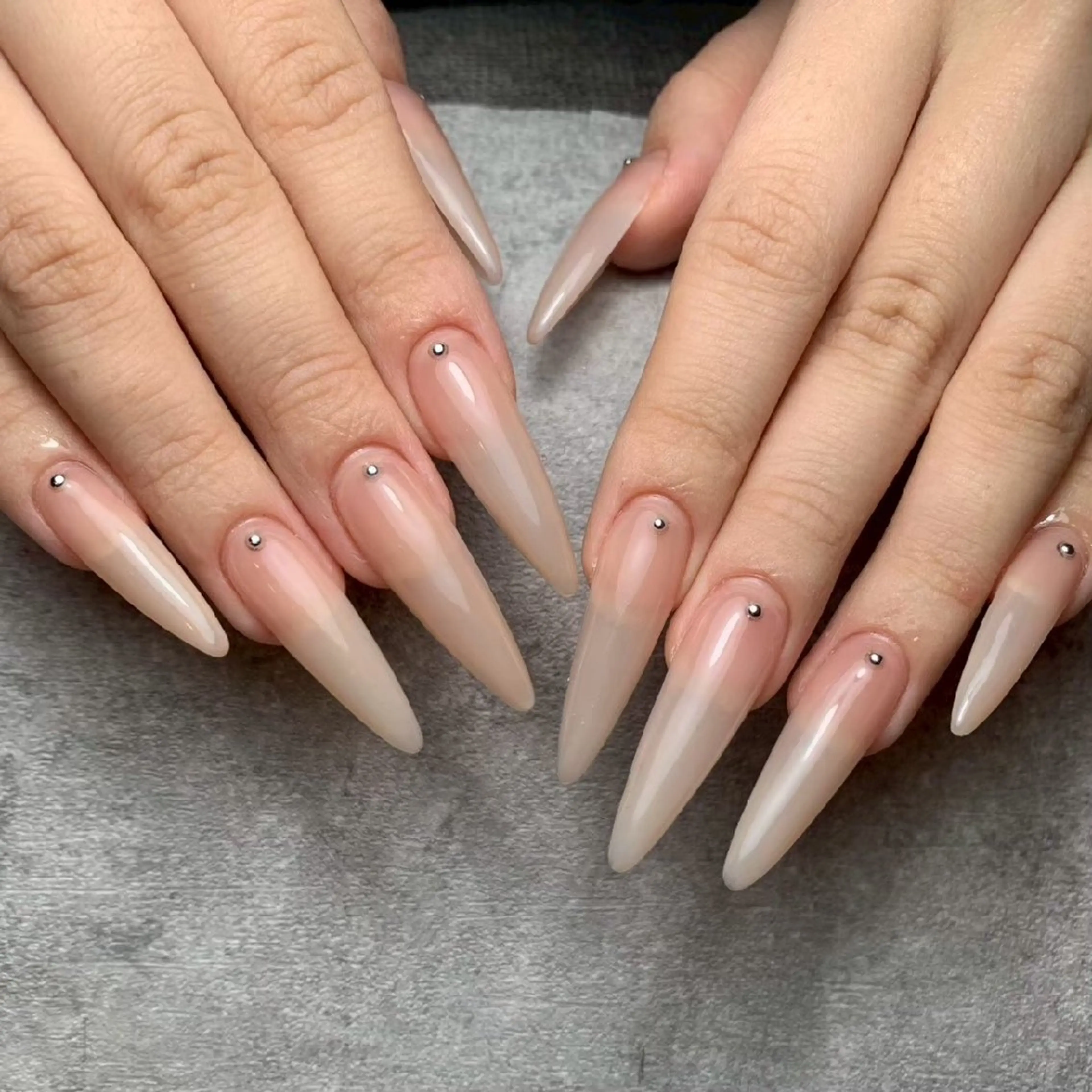 ネイル ワンカラーネイル ストーンネイル ハンドネイル MU5-nail 金山ネイルサロンのネイルデザイン