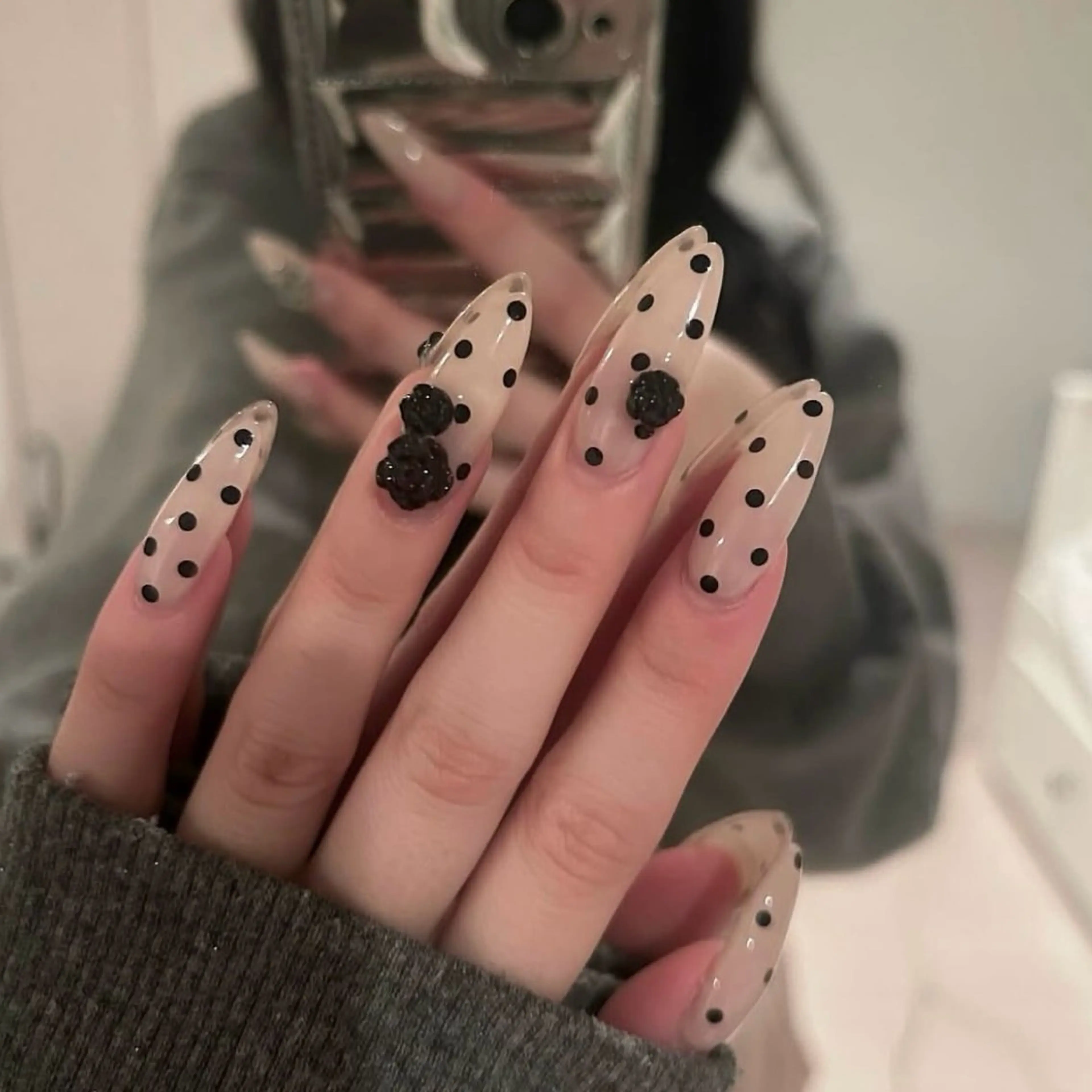 ネイル ドット フラワーネイル ロングネイル ハンドネイル BERA NAILSのネイルデザイン