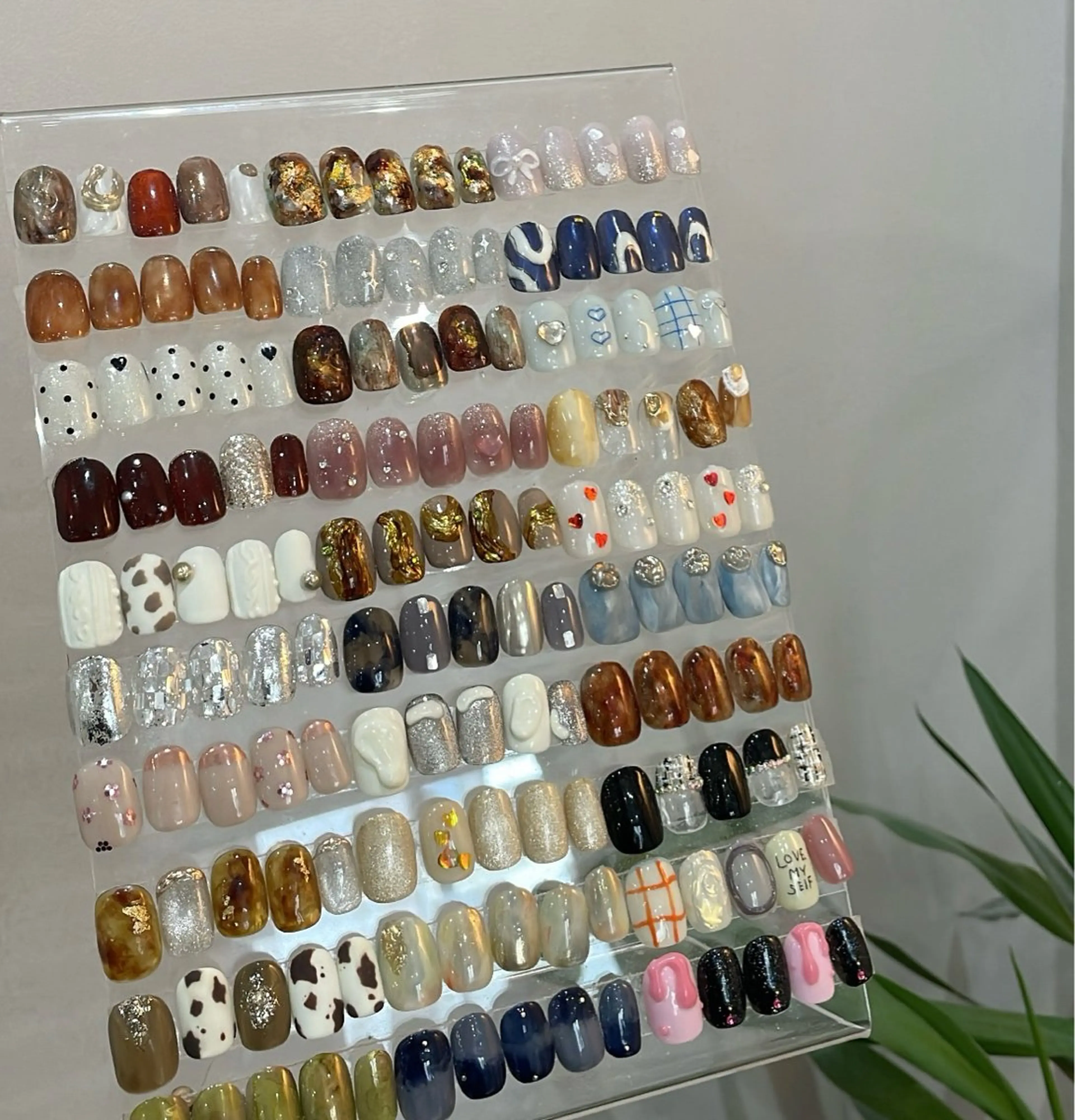 ネイル NAKAKARIYA .Rのネイルデザイン