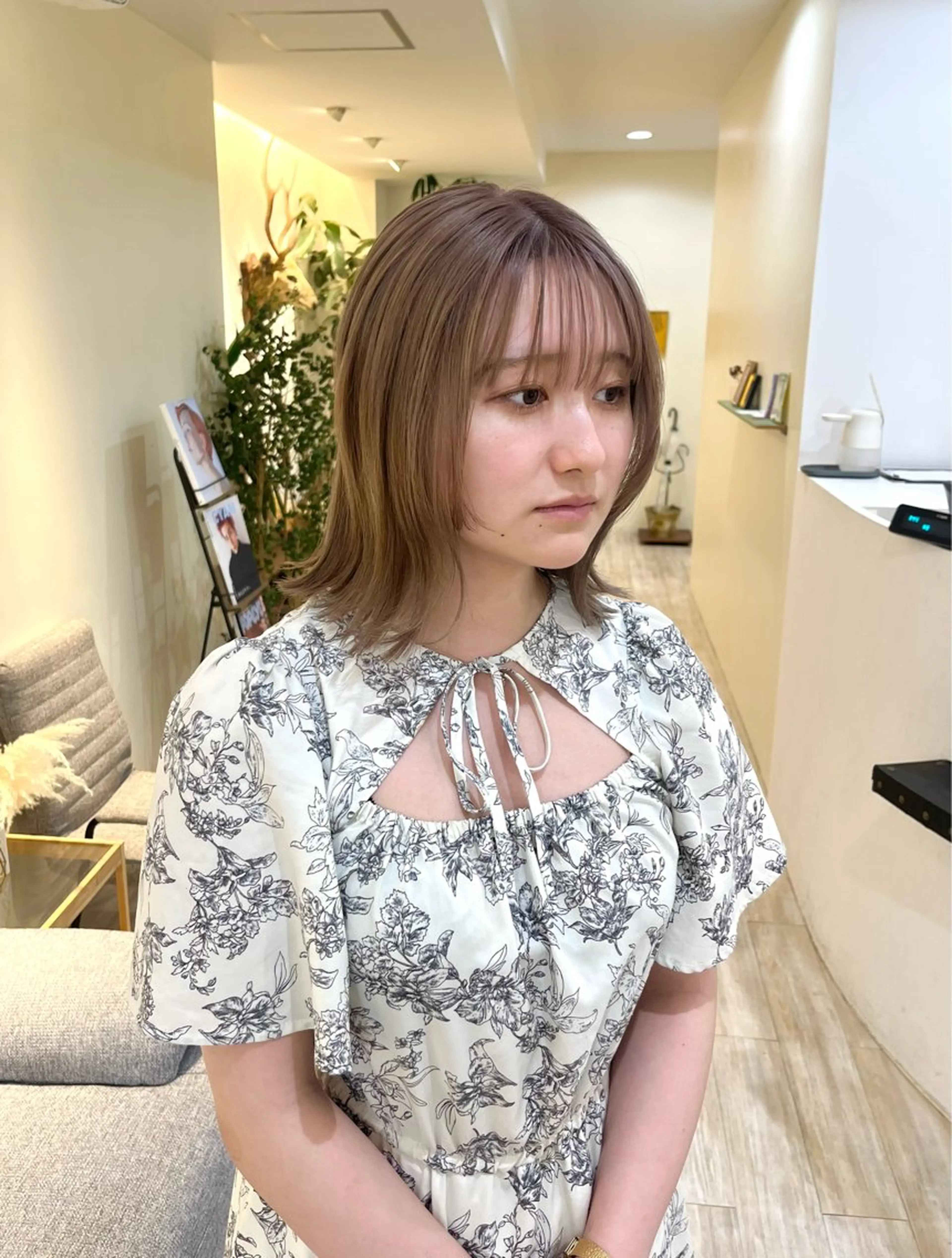 ミディアム カラー つぼみ/パーマ ／レイヤー／ボブのヘアスタイル