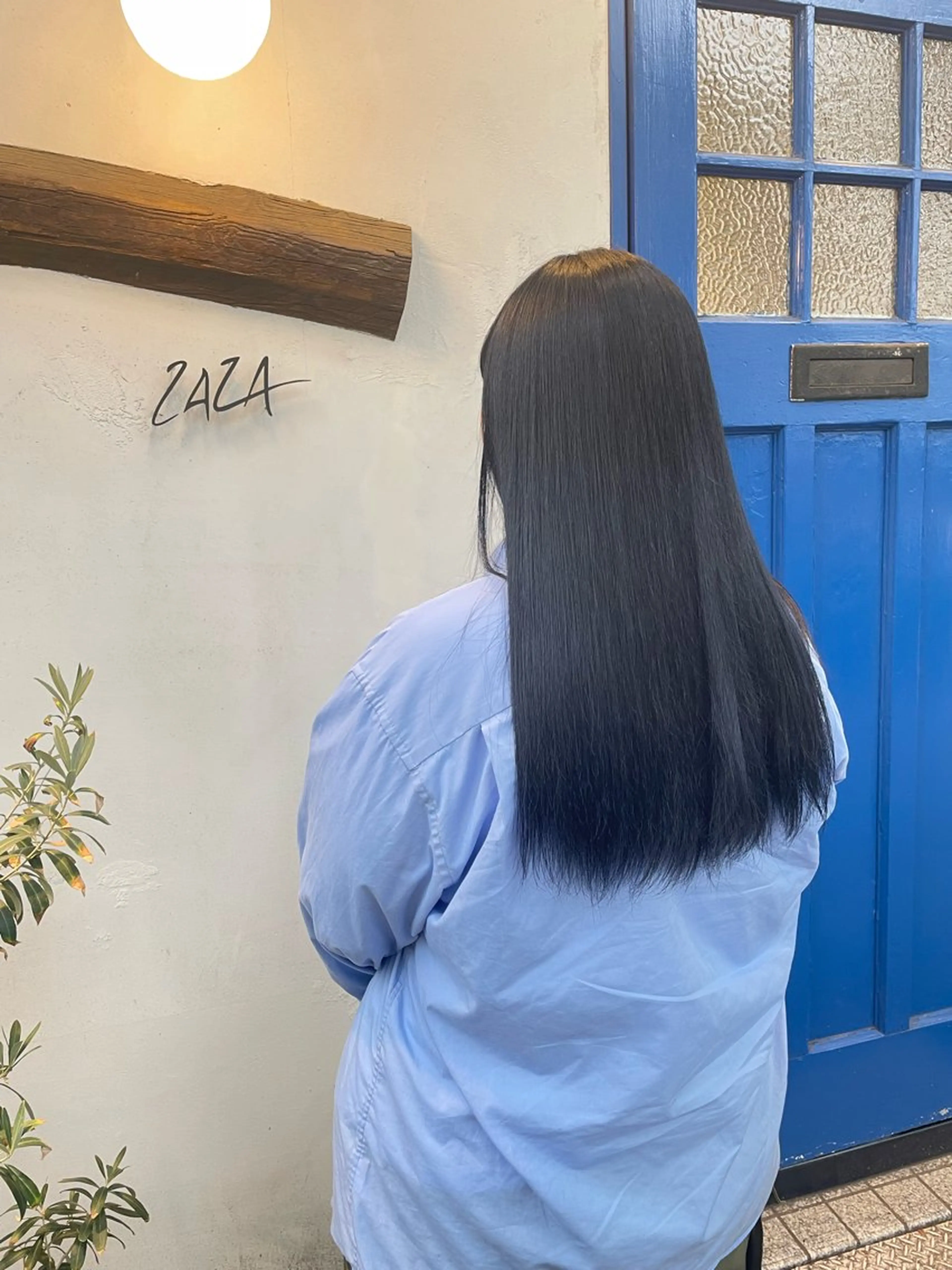 ロング カラー 黒髪 ブリーチ ブルーカラー ブルーブラック 透明感カラー ヘアカラー トリートメント ZAZA Wakaの眉毛・アイブロウイメージ