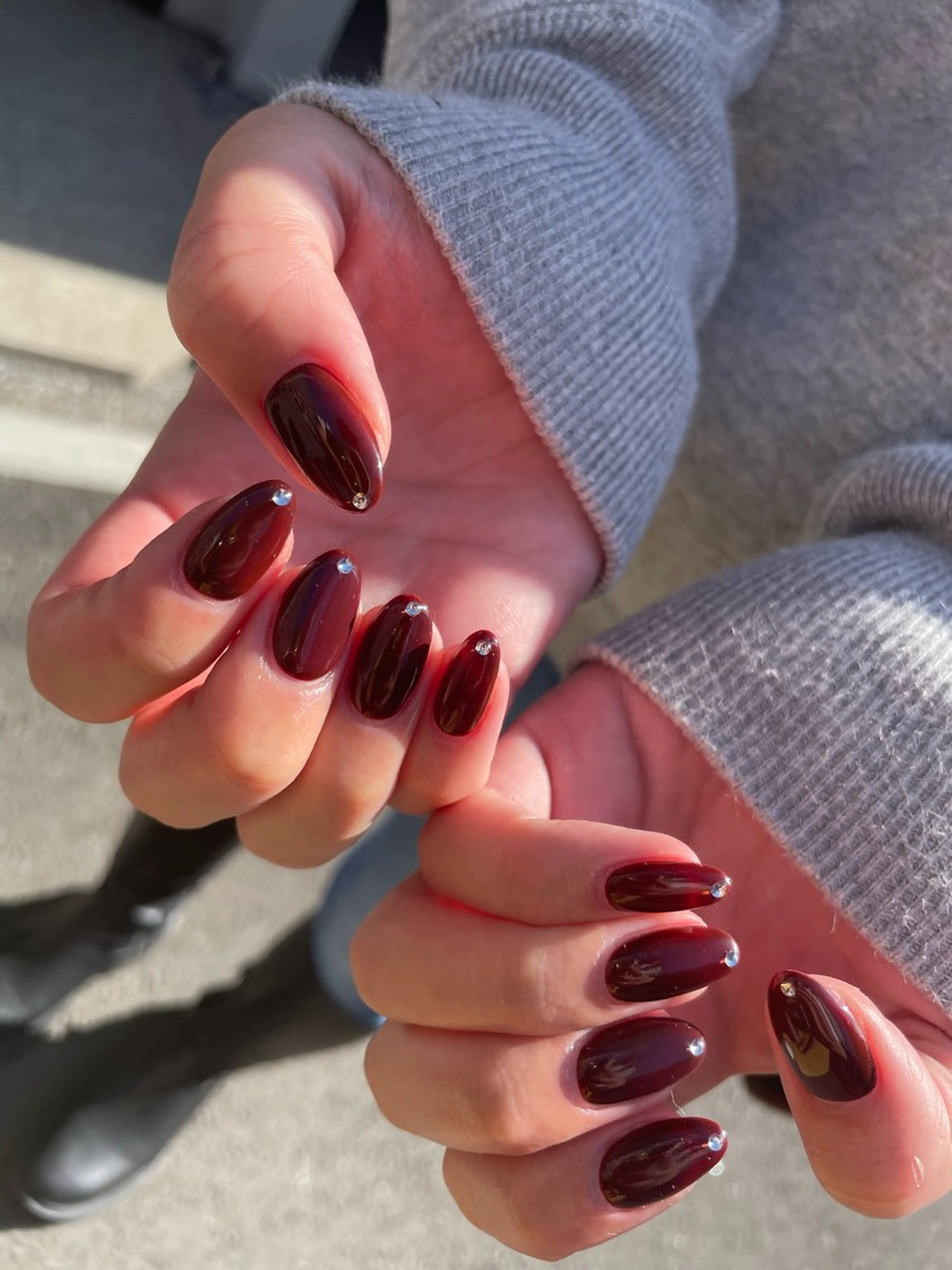 ネイル ボルドー ワンカラーネイル ストーンネイル ハンドネイル MH_ Nailのネイルデザイン