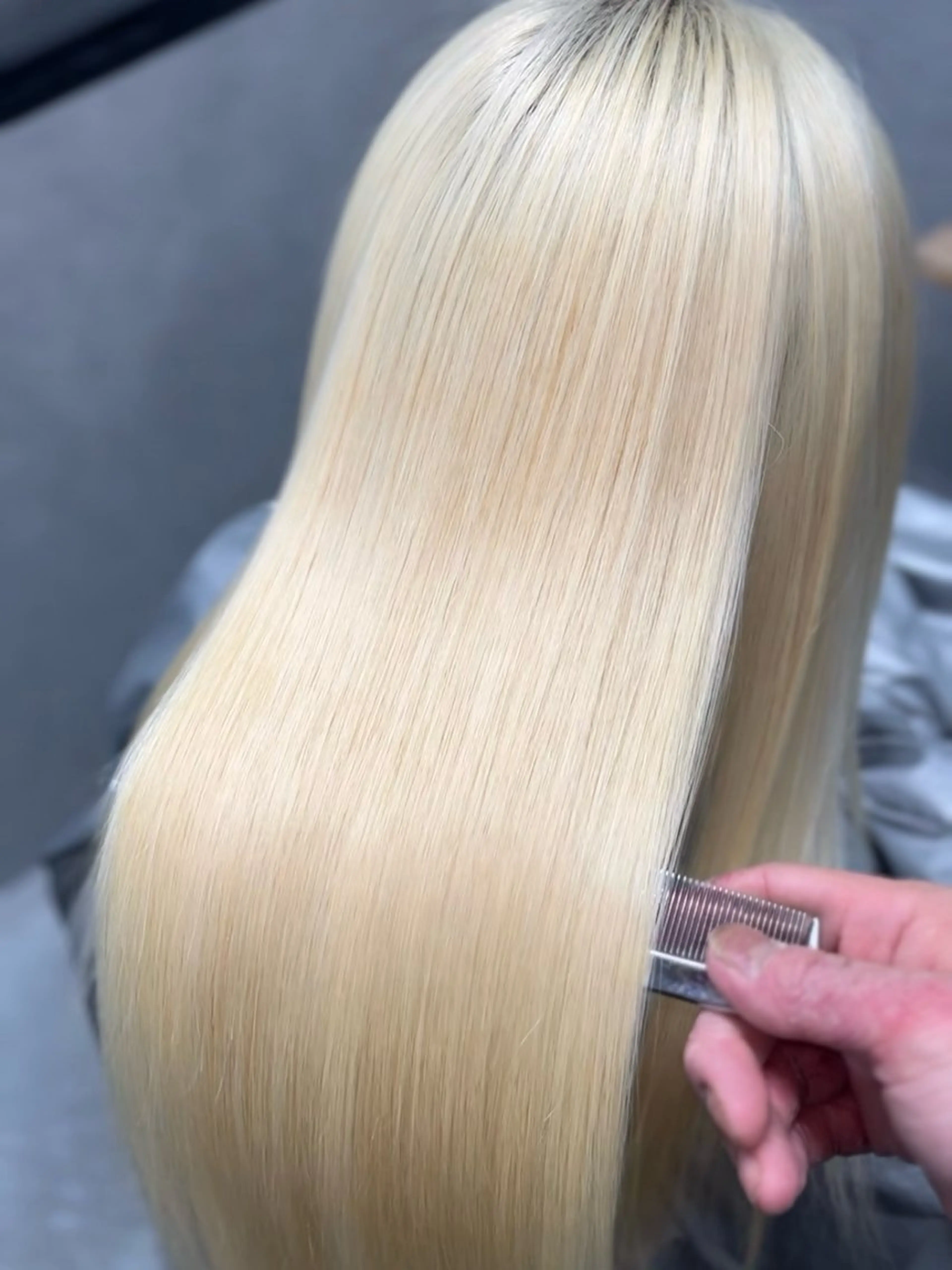 ロング 縮毛矯正 透明感カラー/レイヤ ー/顔まわり/辻部のヘアスタイル